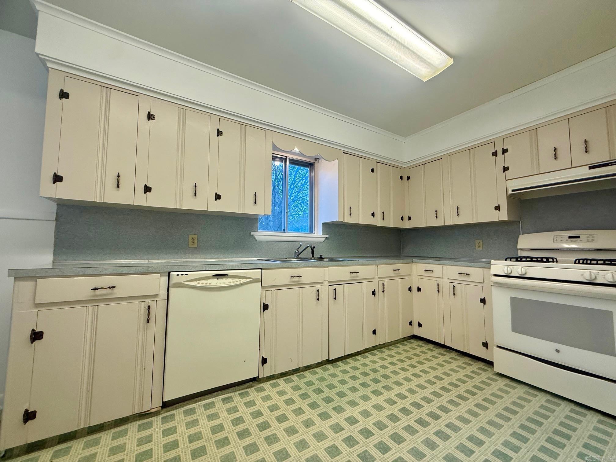 Oak Park Annex - Residential Lease