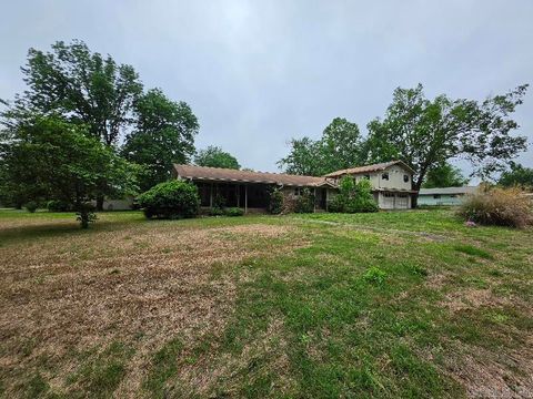 Photo of 1701 Bethesda Rd, Mena, AR 71953 (MLS # 26016881)