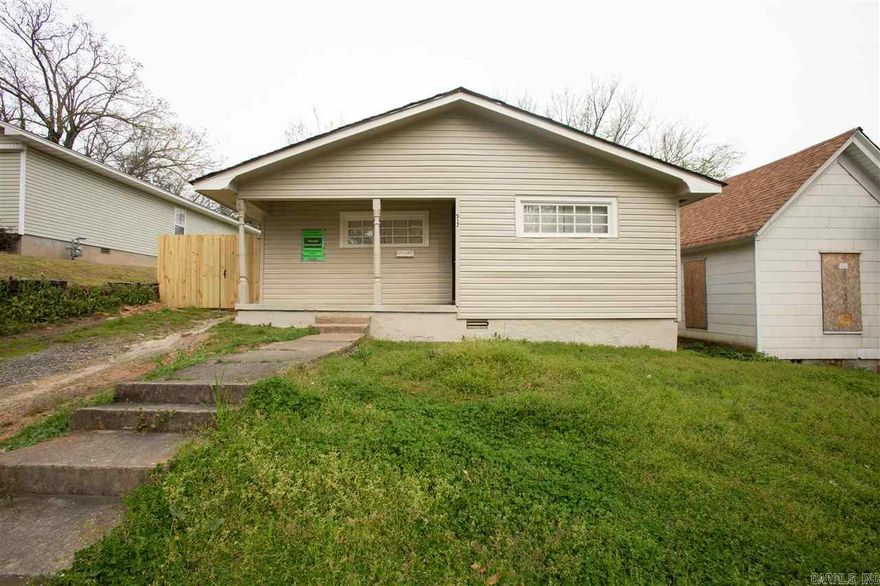 Cute 1 bedroom, 1 bath conveniently close to UAMS, downtown and the interstate. Hard flooring throughout. The lease for this property is for 18 months. Income has to be three times the amount of rent unless you have a housing voucher.