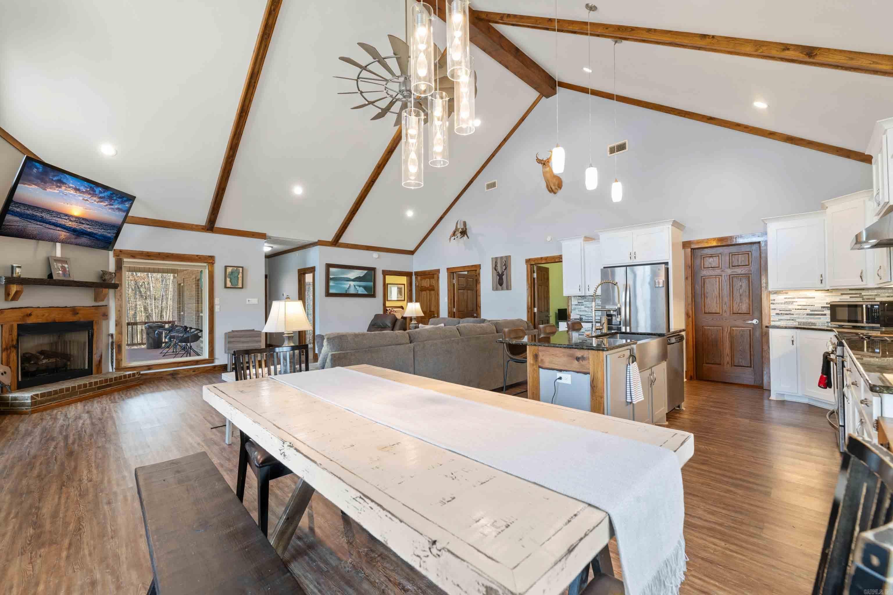 SILVER SHORES - Residential