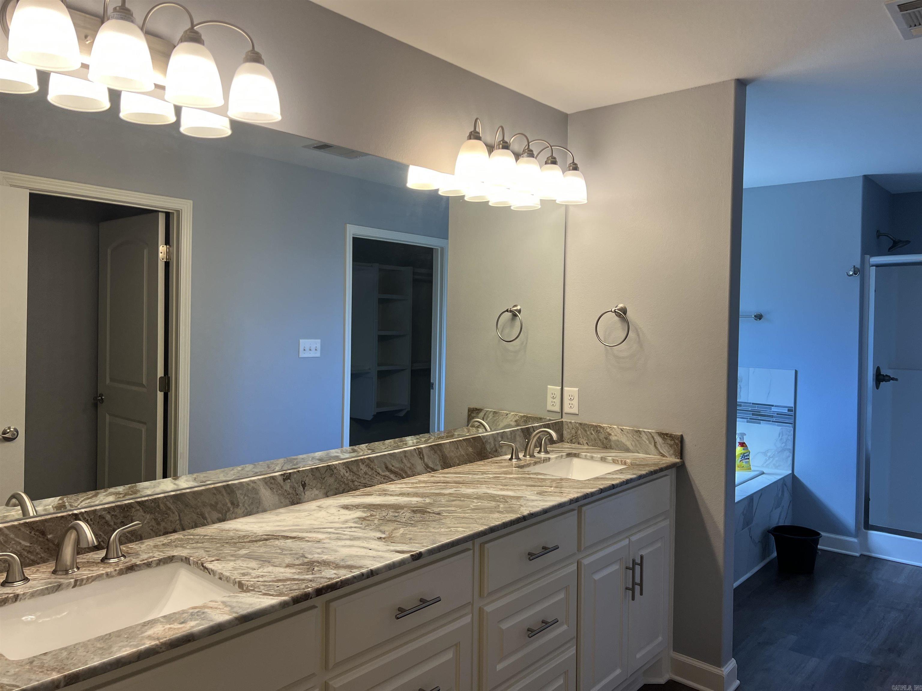 DANIELS OAKS - Residential