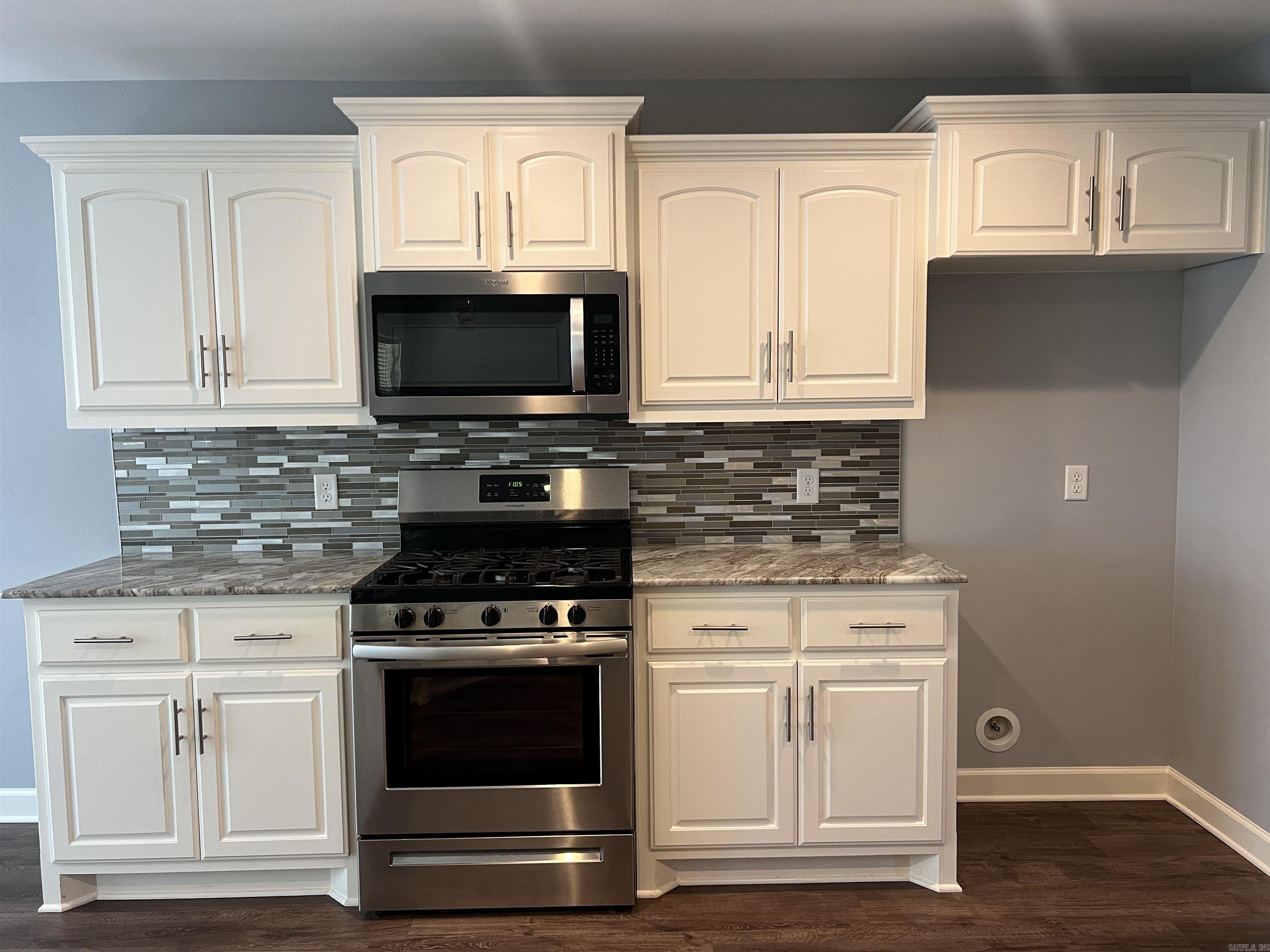 DANIELS OAKS - Residential