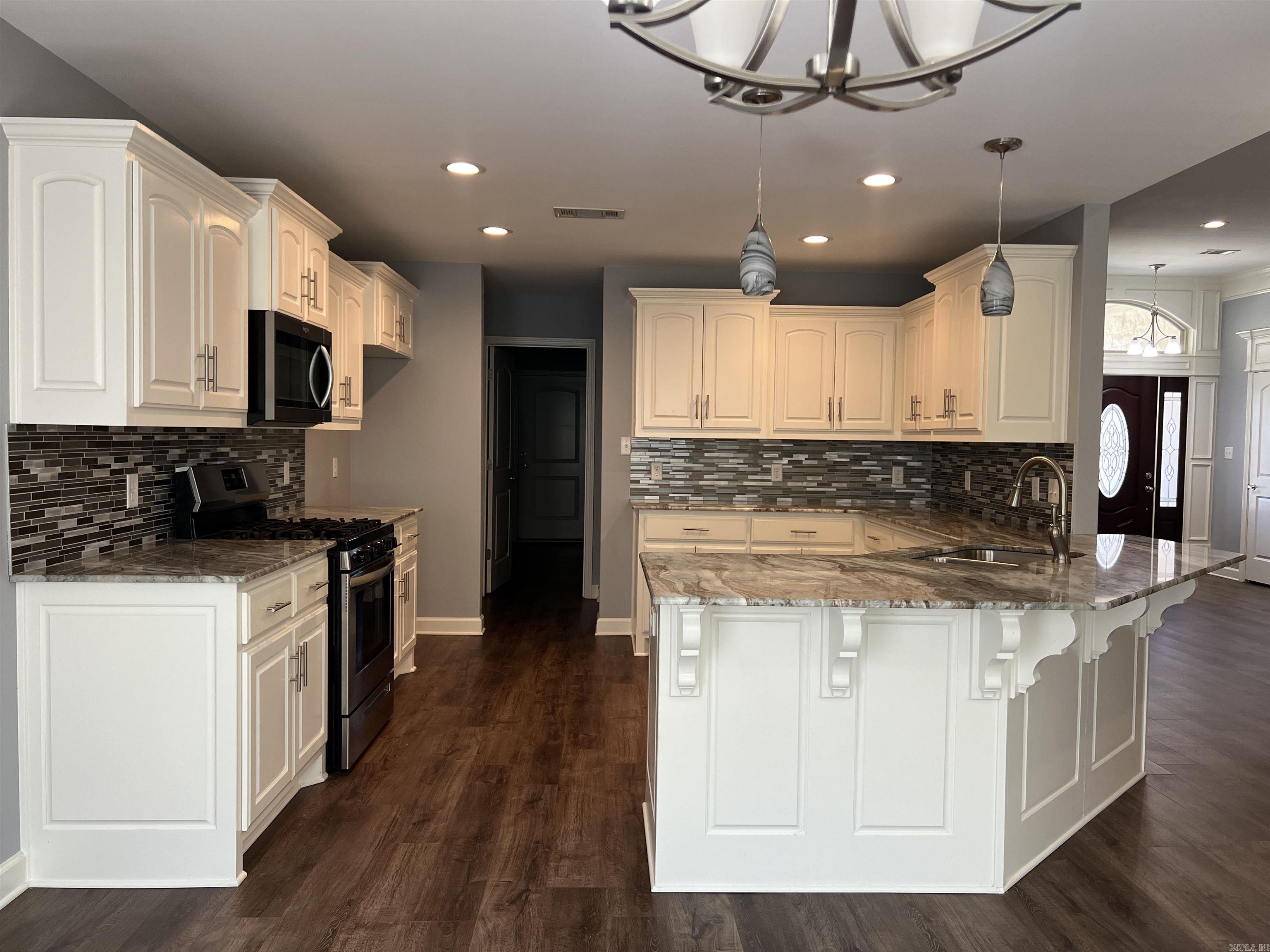 DANIELS OAKS - Residential