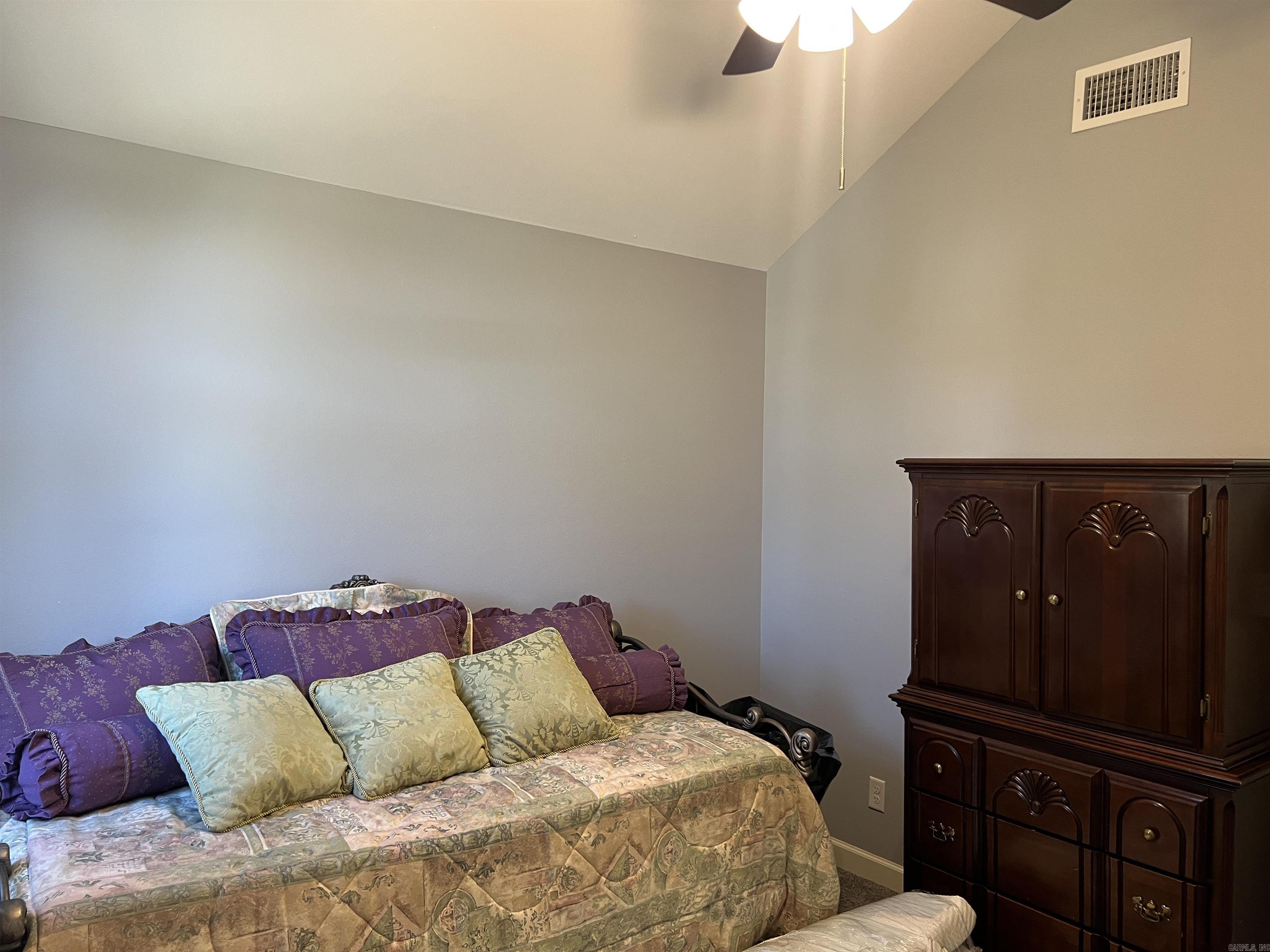 DANIELS OAKS - Residential