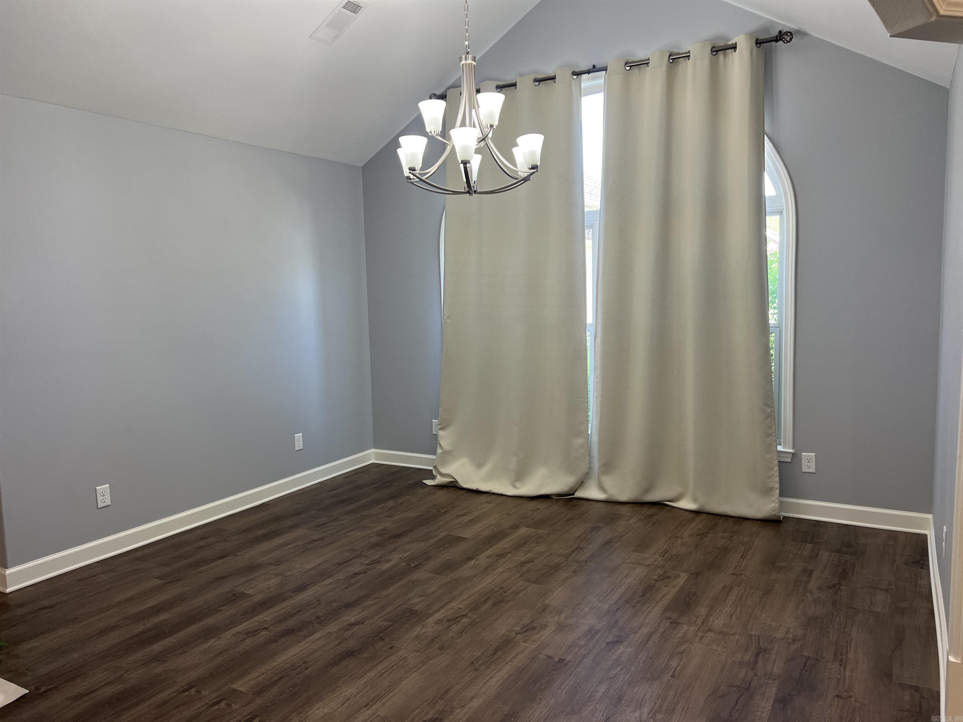 DANIELS OAKS - Residential