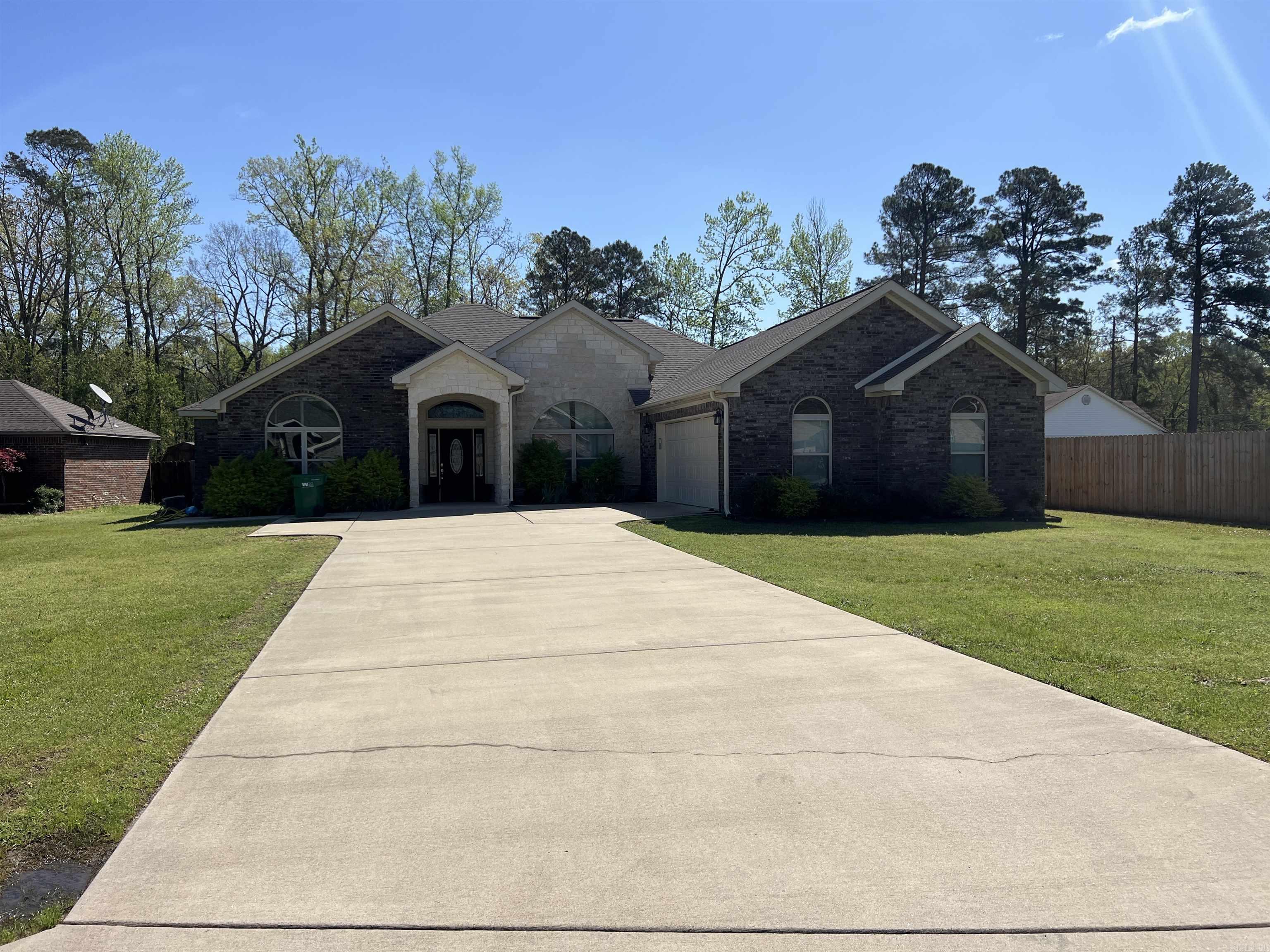 DANIELS OAKS - Residential