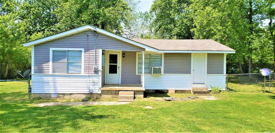 Little house with original hardwood floor 3 bed  1 bath with a bonus room.   Mineral Rights DO NOT convey!