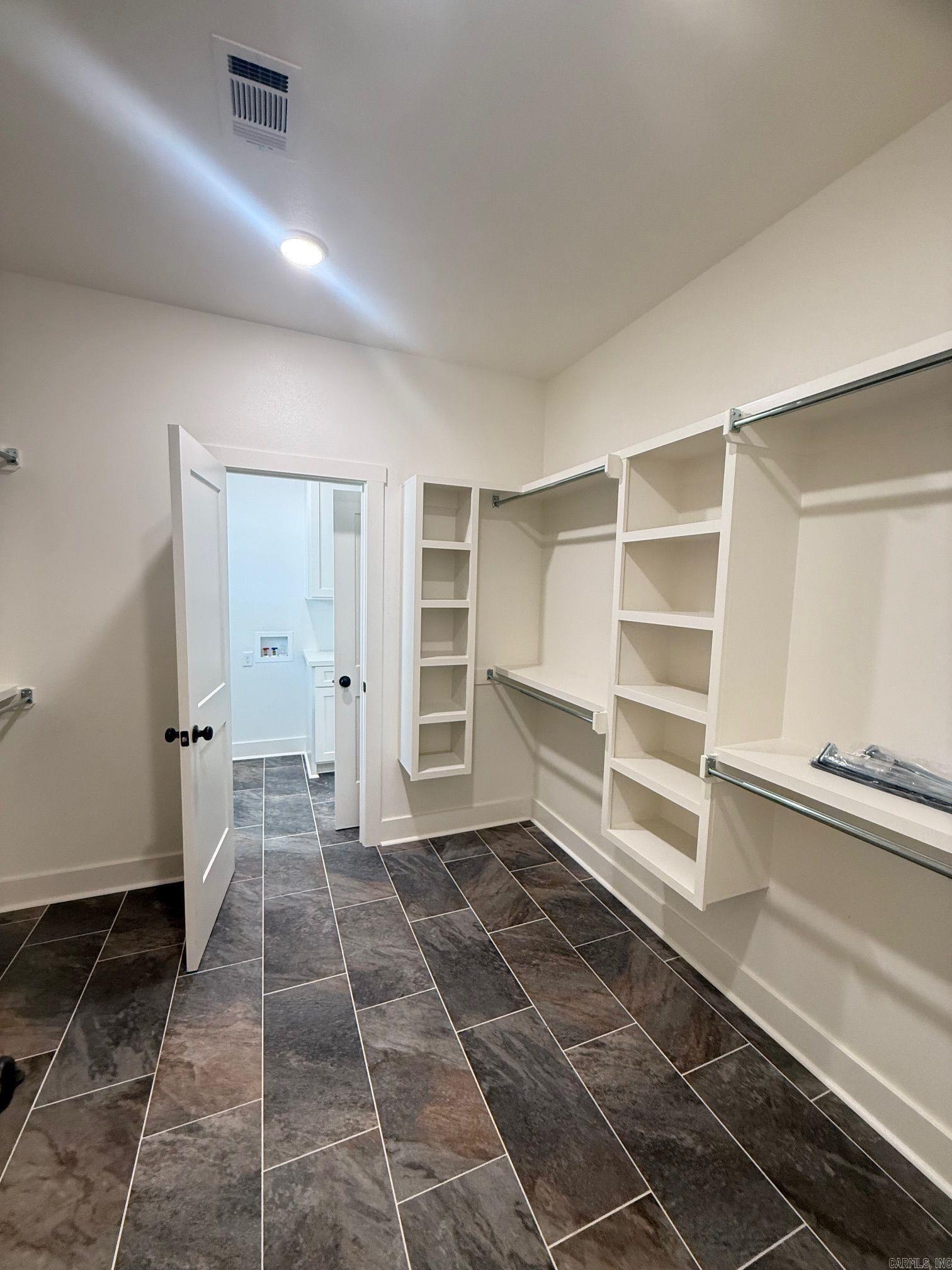 SPENCER CROSSING LLC - Residential Lease