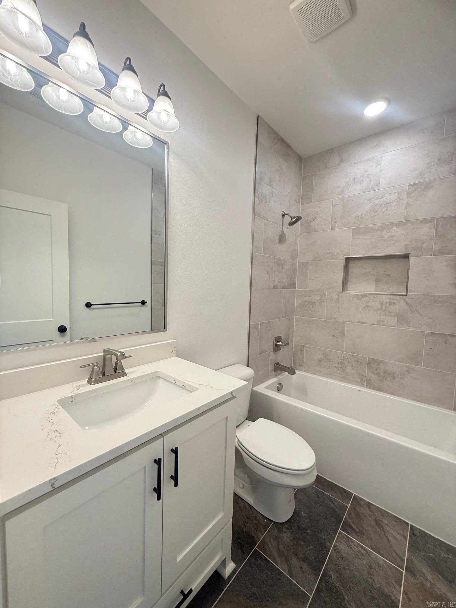 SPENCER CROSSING LLC - Residential Lease