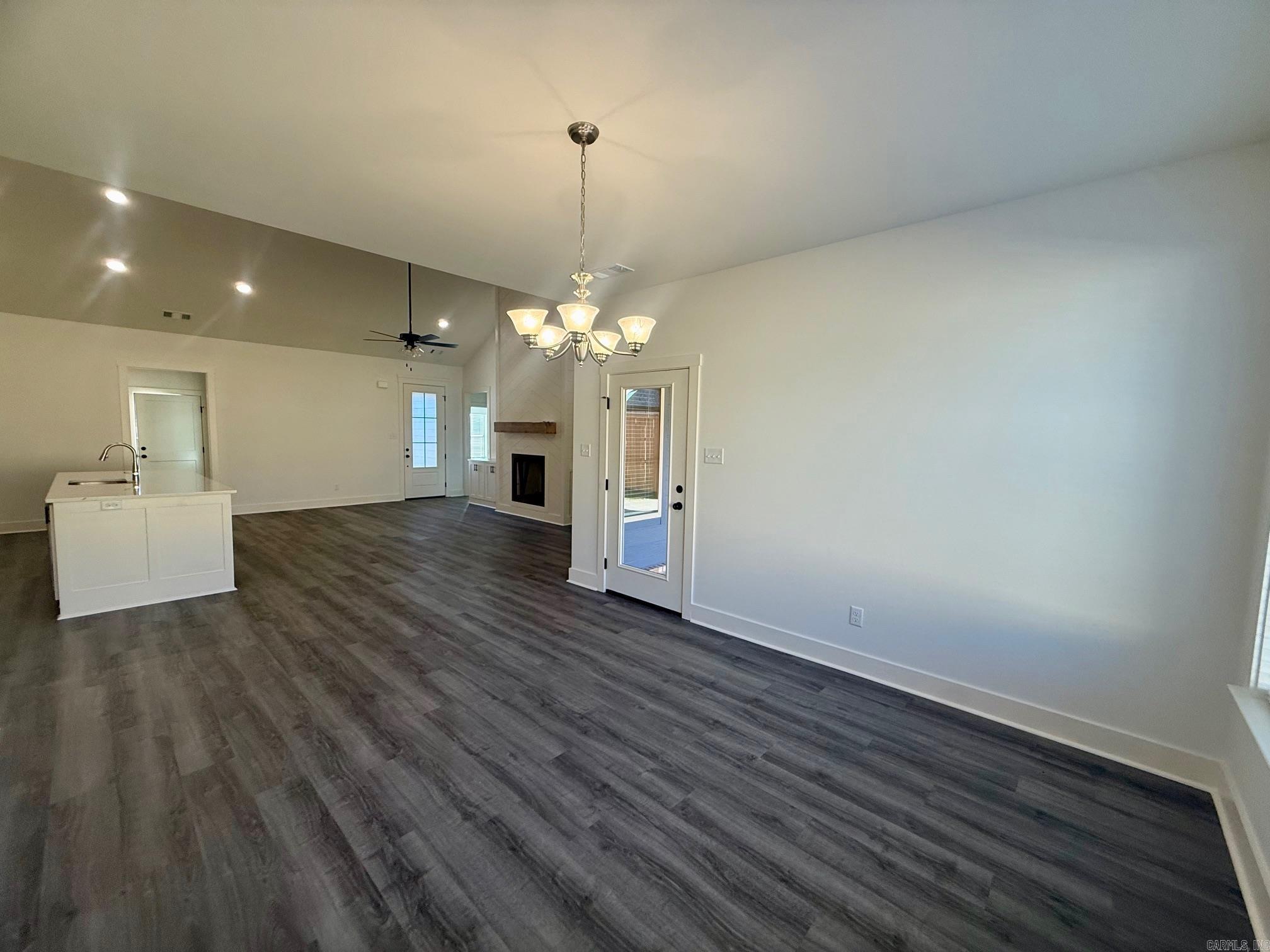 SPENCER CROSSING LLC - Residential Lease