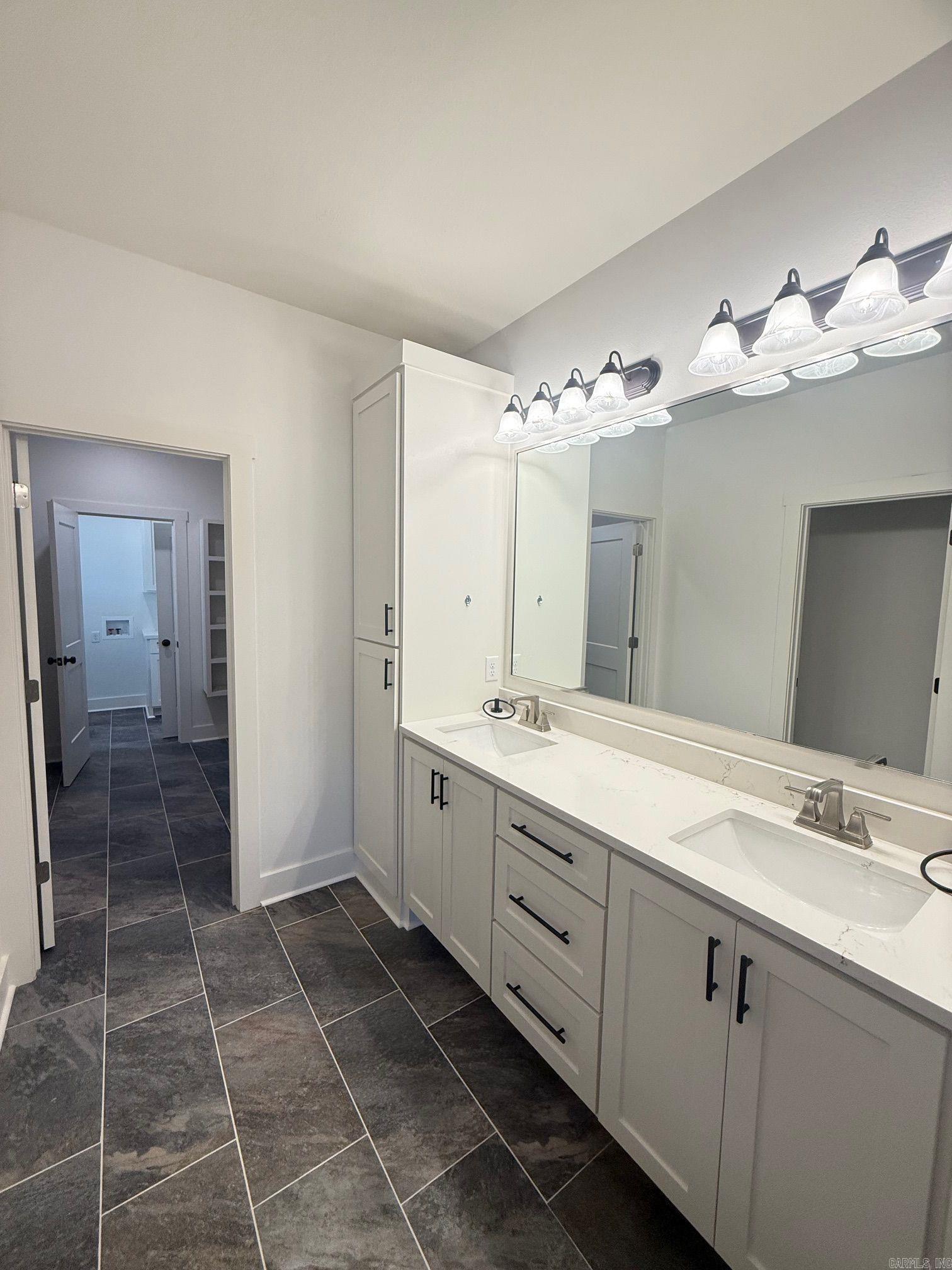 SPENCER CROSSING LLC - Residential Lease