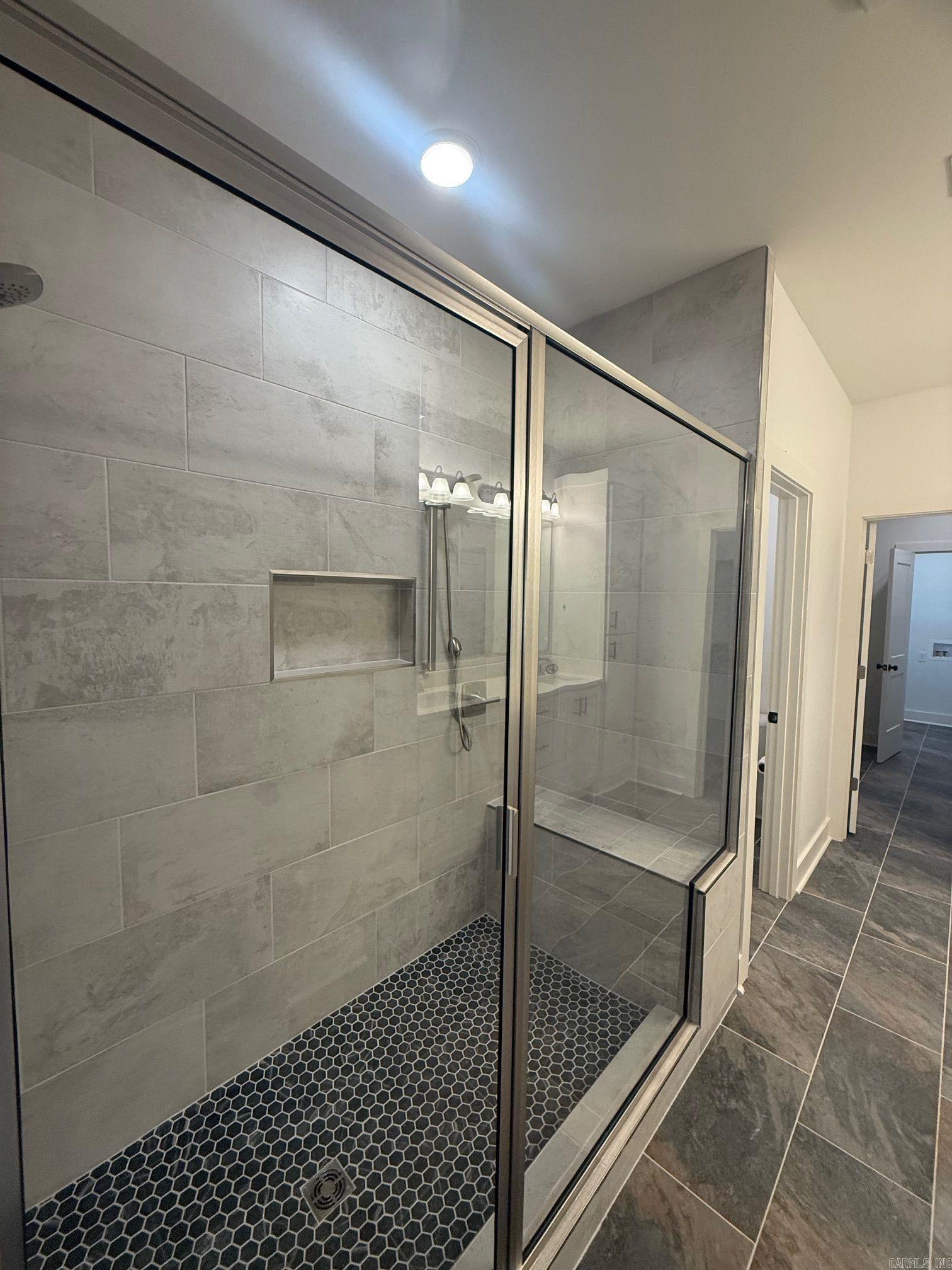 SPENCER CROSSING LLC - Residential Lease