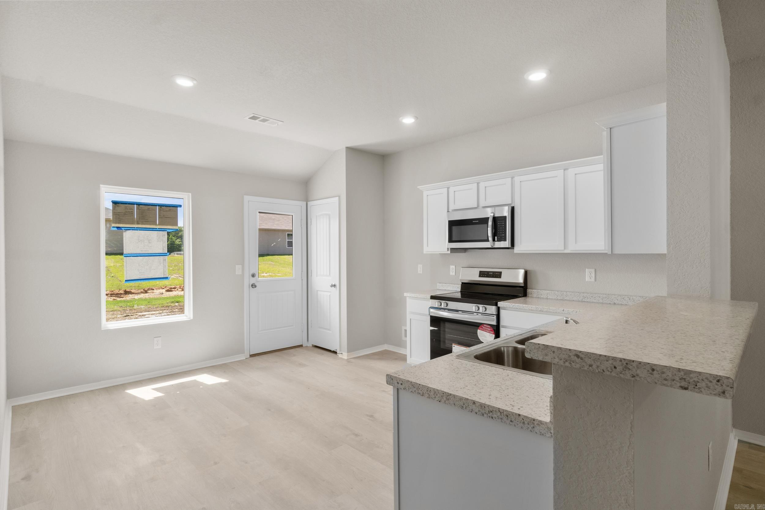 DEERFIELD ESTATES - Residential