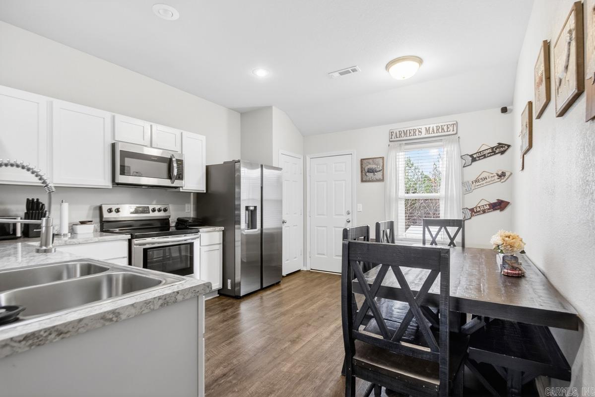 PARKWAY MEADOWS - Residential