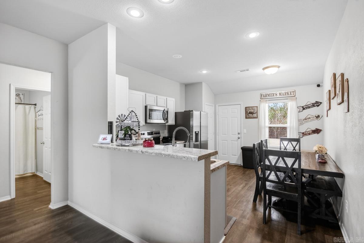 PARKWAY MEADOWS - Residential