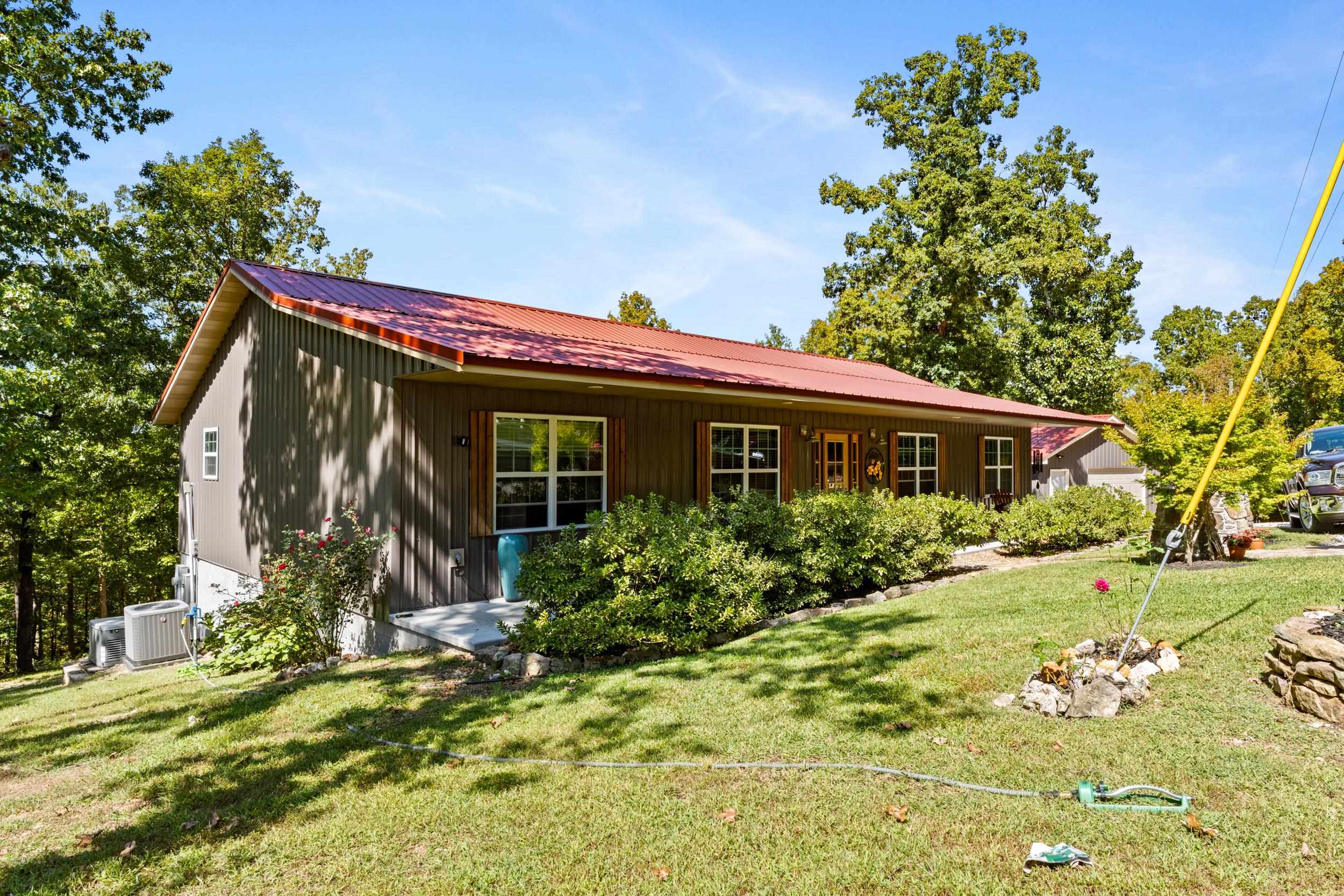 MATTHEWS MOUNTAIN ESTATE - Residential