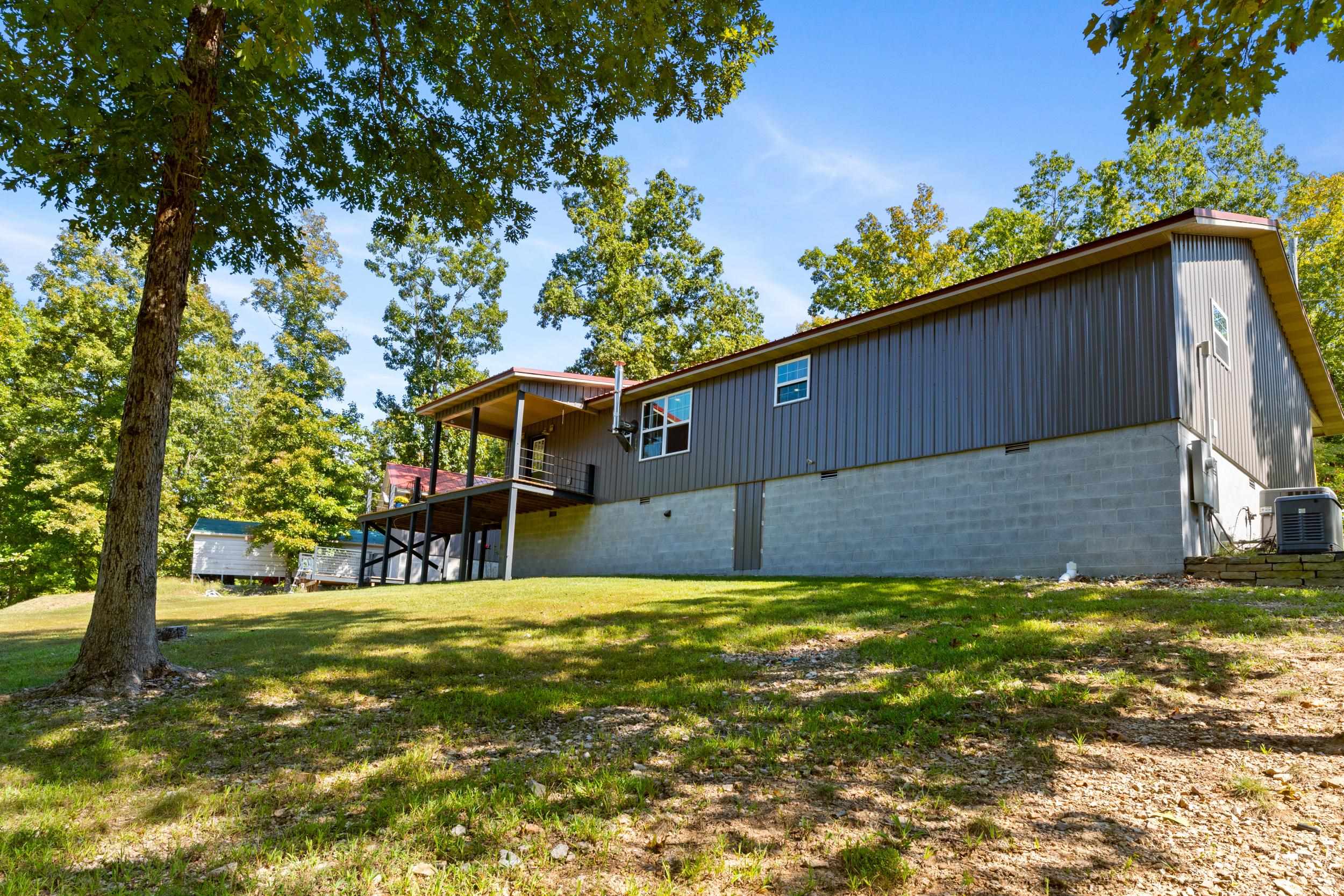 MATTHEWS MOUNTAIN ESTATE - Residential