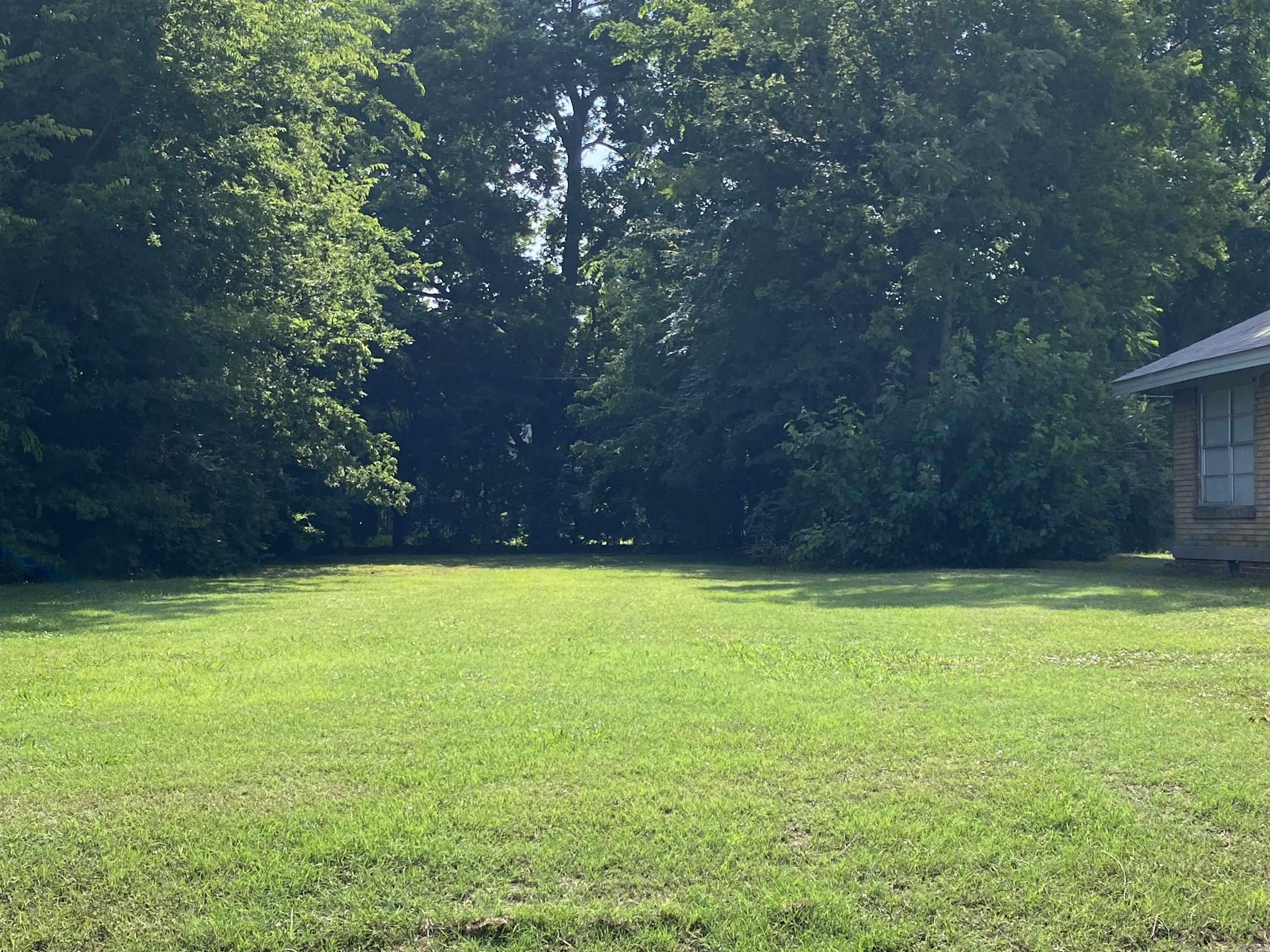 Great residential lot located blocks away from the Argenta Arts District in North Little Rock! This lot would be a great opportunity for an investor to build a multi-family home/Duplex! Other Duplexes are just down the road. This property is Zoned as R-3. Agents see Remarks.