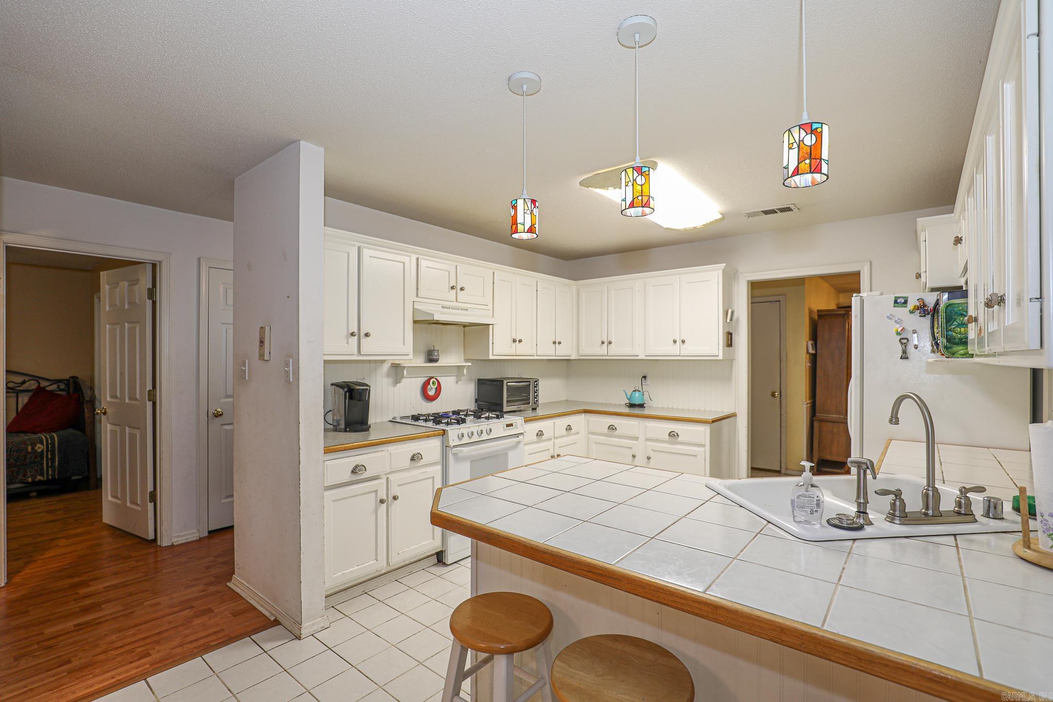 CHERRY CREEK - Residential