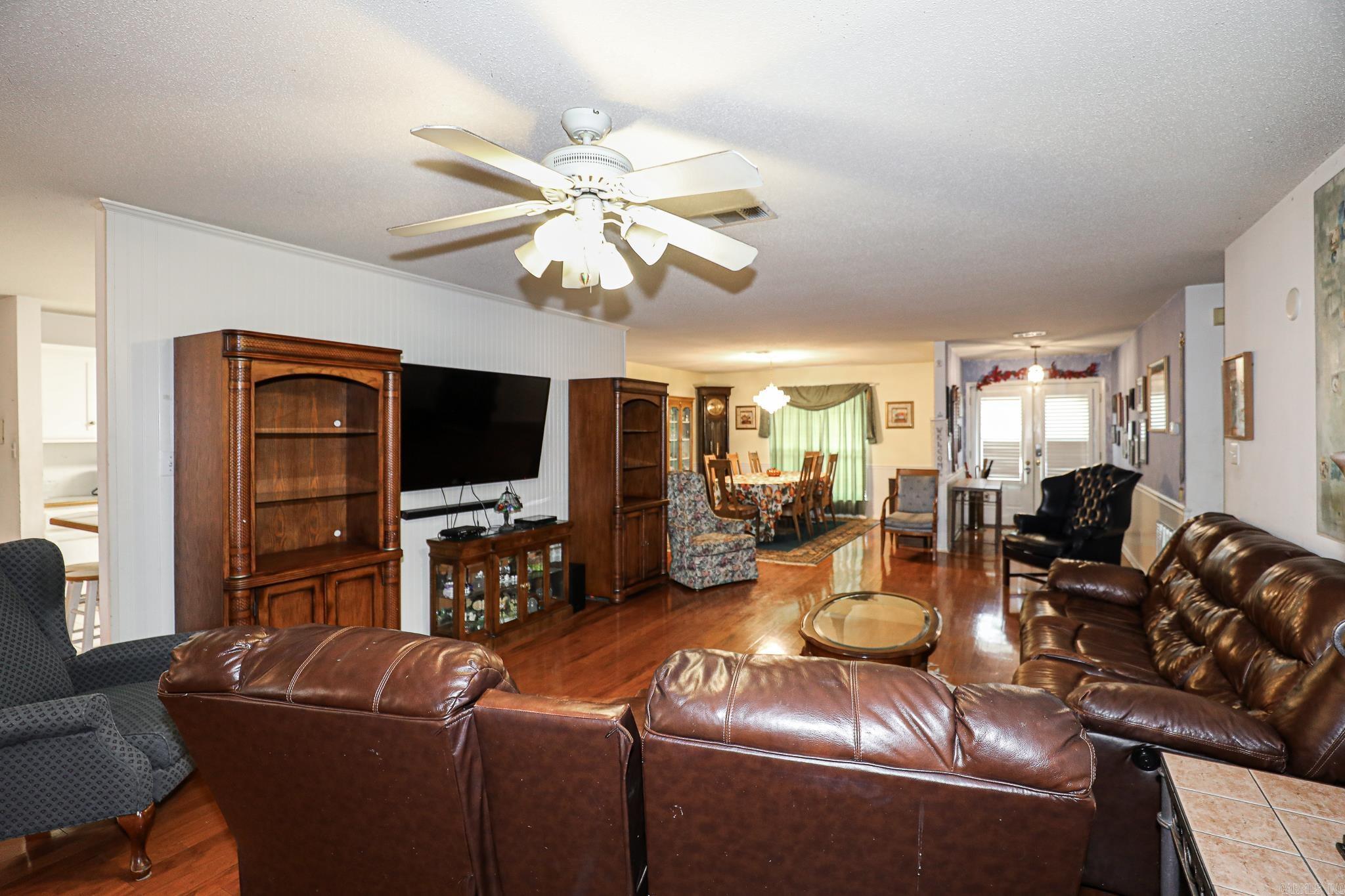 CHERRY CREEK - Residential