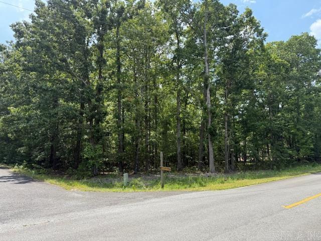Beautiful corner lot in quiet neighborhood, short drive to Lake Balboa