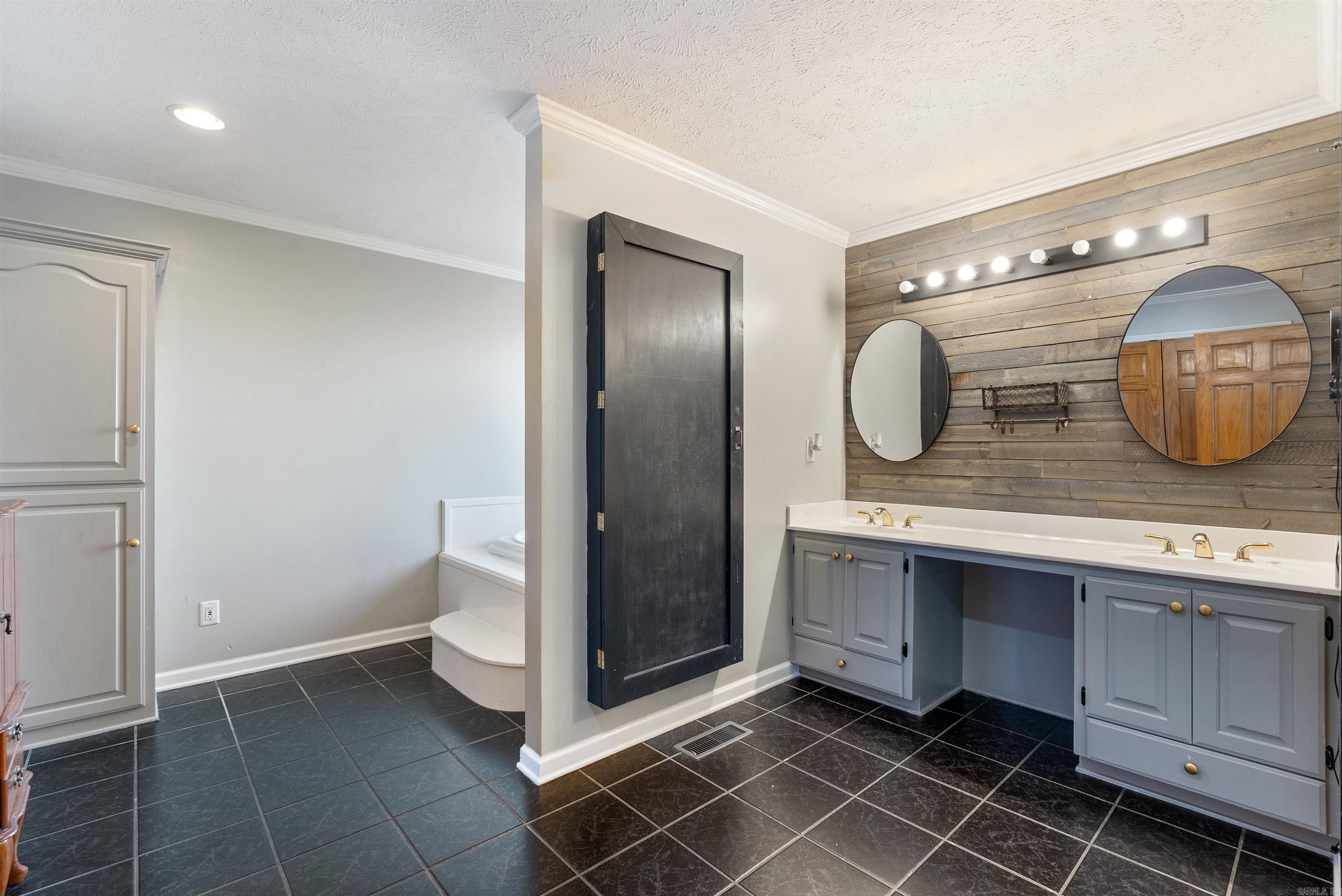 SUMMER HILL PLACE - Residential