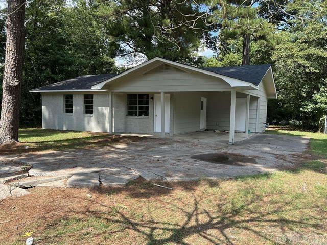 Turnkey investment opportunity in a quiet, tucked-away neighborhood with one way in and one way out! Fully renovated in 2022 and tenant-occupied since completionāthis oneās cash-flowing from day one. Whether you're adding to a strong portfolio or making your first move into real estate, this is a low-hassle, high-upside play. No seller disclosure available. Please do not walk the property without prior approvalāhome is occupied. Letās do the deal!