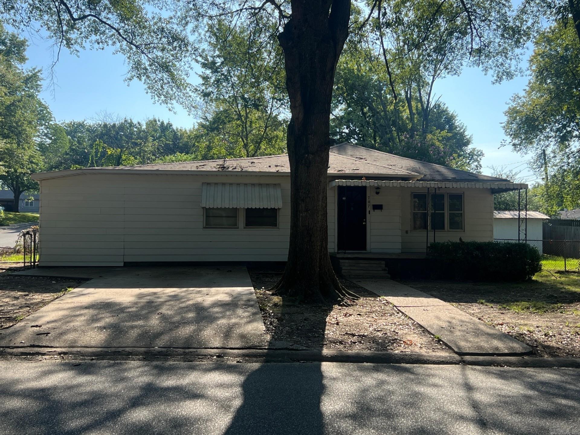 4 BEDROOMS! Move-in ready! Fresh paint, bathroom updates, newer HVAC, newer water heater. Eat-in kitchen with breakfast bar and large living room. Original hardwoods in main areas. Maintenance free exterior. Large corner lot, covered parking, storage building.