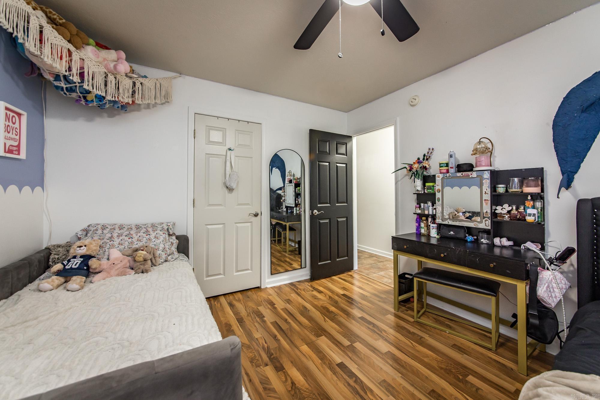 WARREN PLACE - Residential