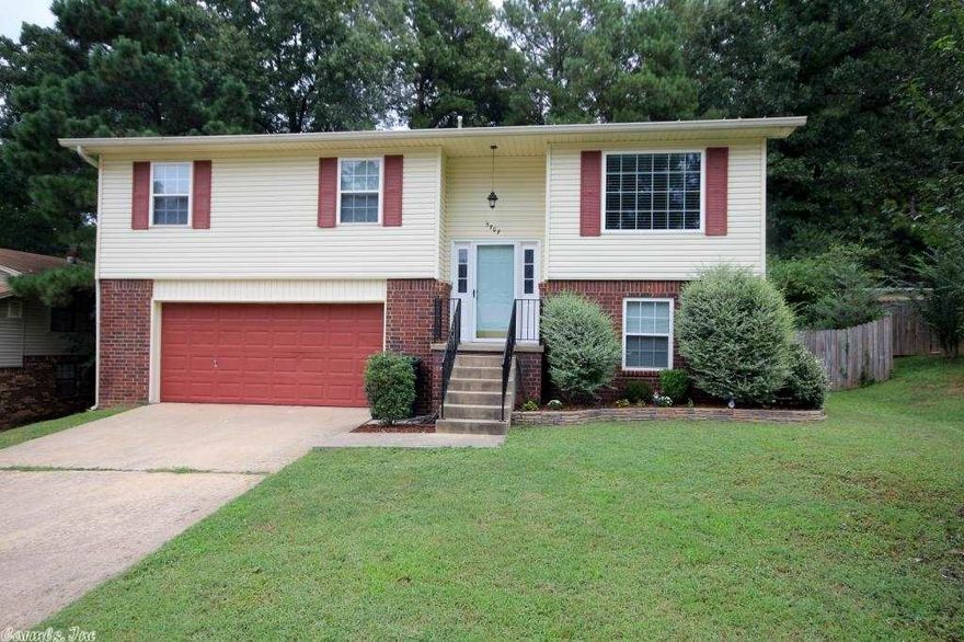 Spacious split level in Pecan Lake Subdivision in EXCELLENT CONDITION!! 4 bedrooms 2 full baths upstairs. Beautiful updated kitchen with quartz countertops, new cabinets, backsplash and hardwood floors. Updated appliances in kitchen including a large top quality Refrigerator. Newly remodeled bathroom with an undermount sink and high quality faucet as in the kitchen and a tile floor.  Large family room downstairs with bedroom, laundry and half bath. New energy efficient HVAC, NEW windows installed 08/2014.