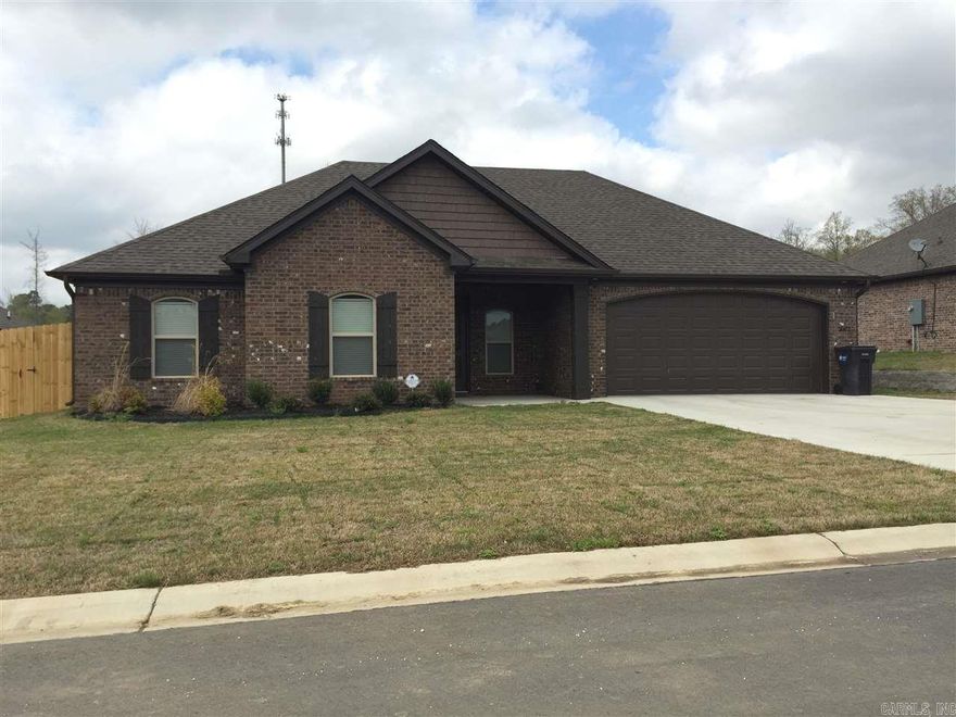 Pre sold in ST. Andrews Woods, all brick, hand scraped wood in main areas, custom tile shower in master, tall ceilings, covered back porch.  stainless steel appliances