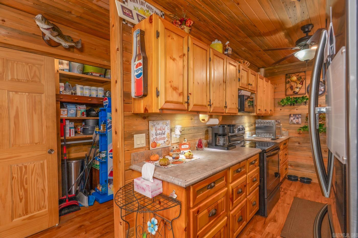 WEST LAKE HIDDEN VALLEY - Residential