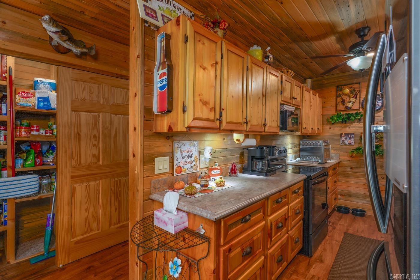 WEST LAKE HIDDEN VALLEY - Residential