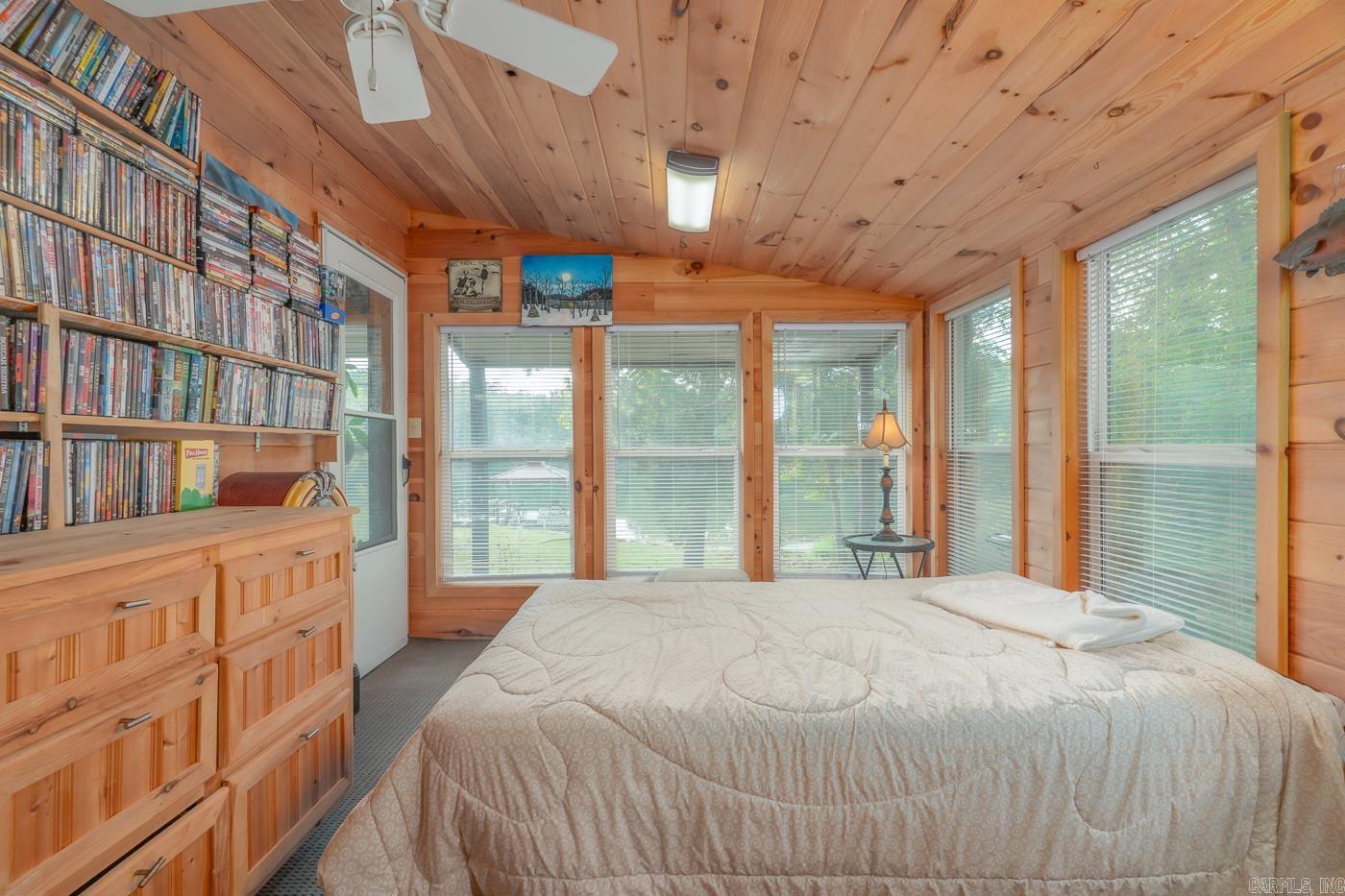 WEST LAKE HIDDEN VALLEY - Residential