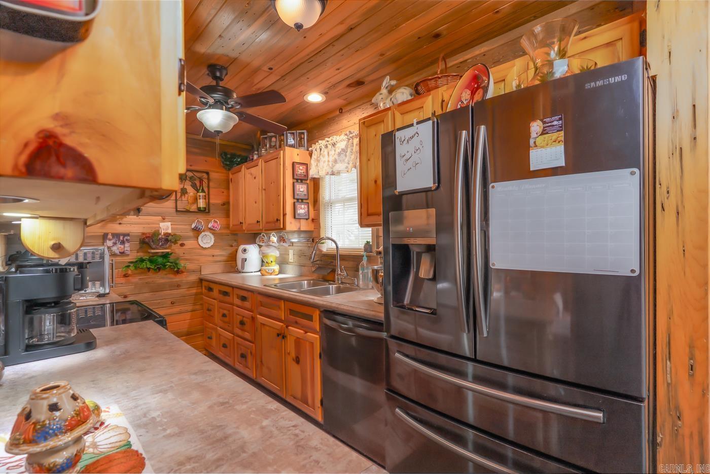 WEST LAKE HIDDEN VALLEY - Residential