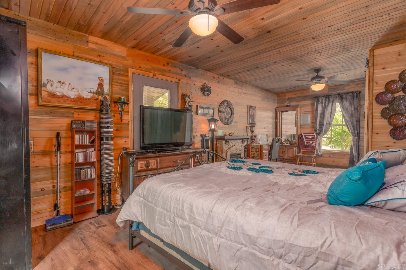 WEST LAKE HIDDEN VALLEY - Residential