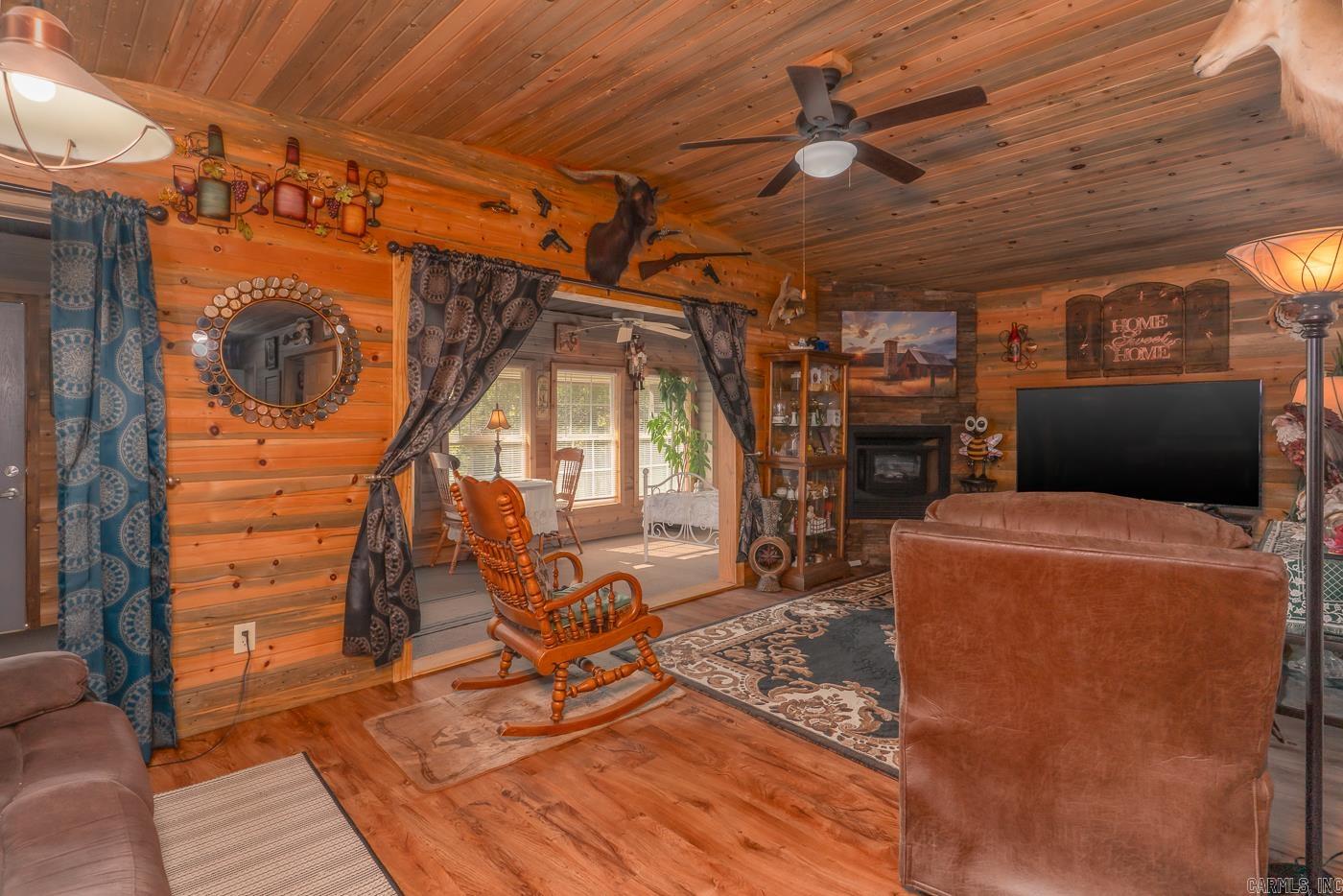 WEST LAKE HIDDEN VALLEY - Residential