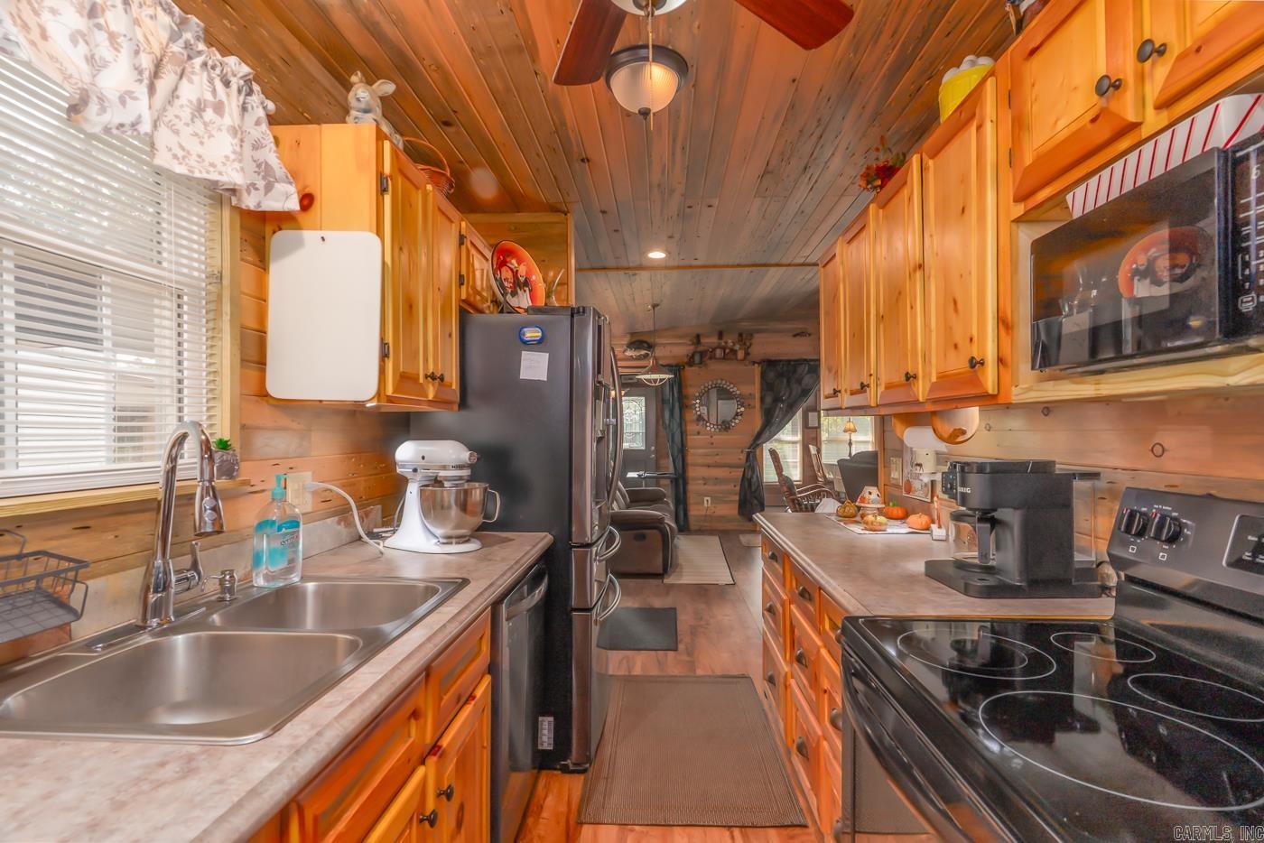 WEST LAKE HIDDEN VALLEY - Residential