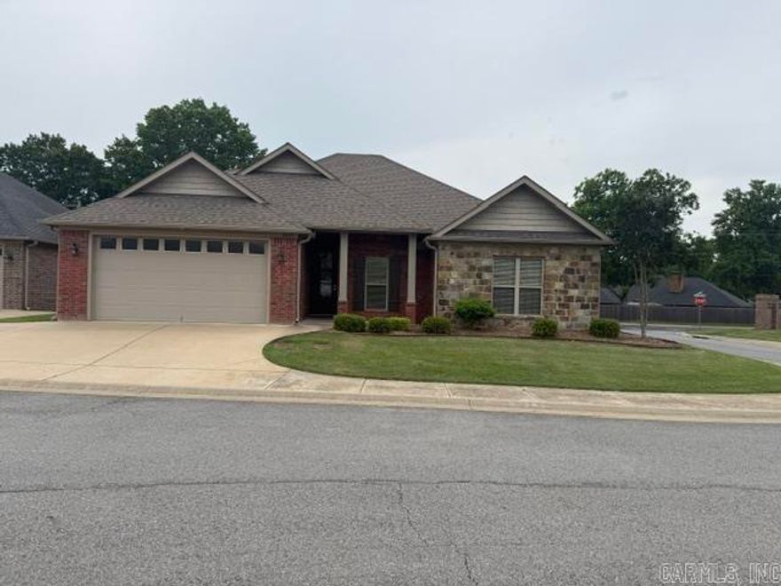 4 BEDROOM 2 BATH HOME IN NAHLEN COVE PUD. LARGE LIVING AREA. KITCHEN HAS GRANITE COUNTERTOPS AND CUSTOM MADE CABINETS AND STAINLESS APPLIANCES. PRIMARY IS APART FROM THE GUEST ROOMS. PRIMARY BATH HAS DOUBLE VANITIES AND TWO WALK IN CLOSETS. AND WALK IN SHOWER. CORNER LOT WITH A SPRINKLER SYSTEM.