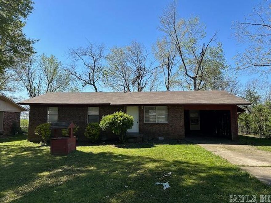 Great starter home with 3 bedrooms, nice eat in kitchen, large laundry room, fenced backyard.