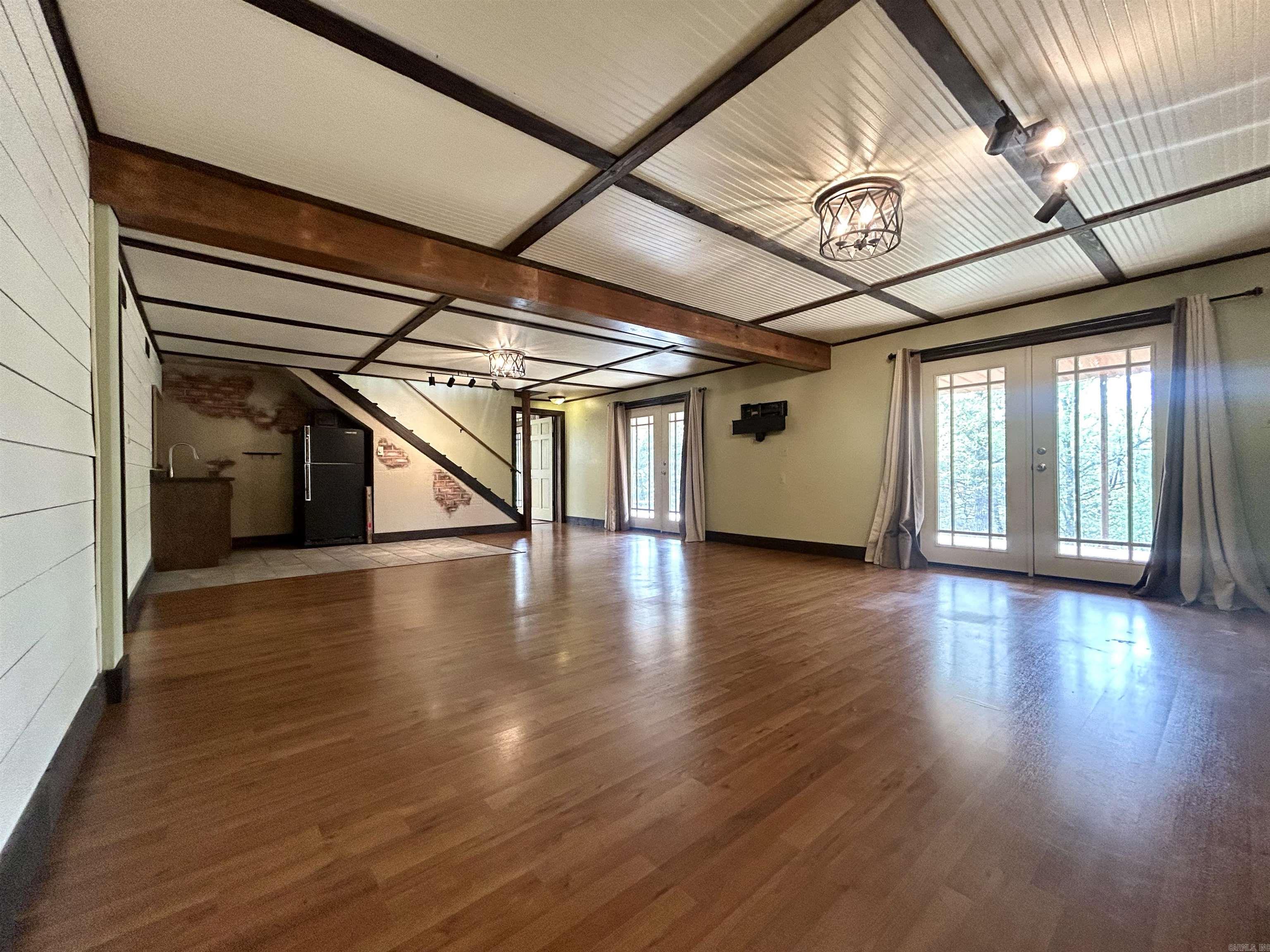 LAKE LAND EST - Residential