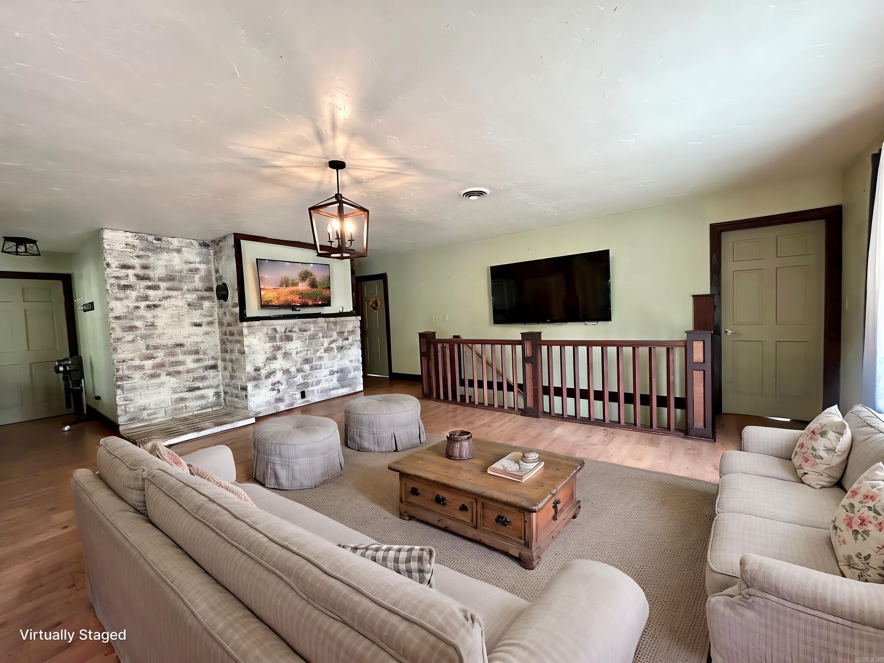 LAKE LAND EST - Residential