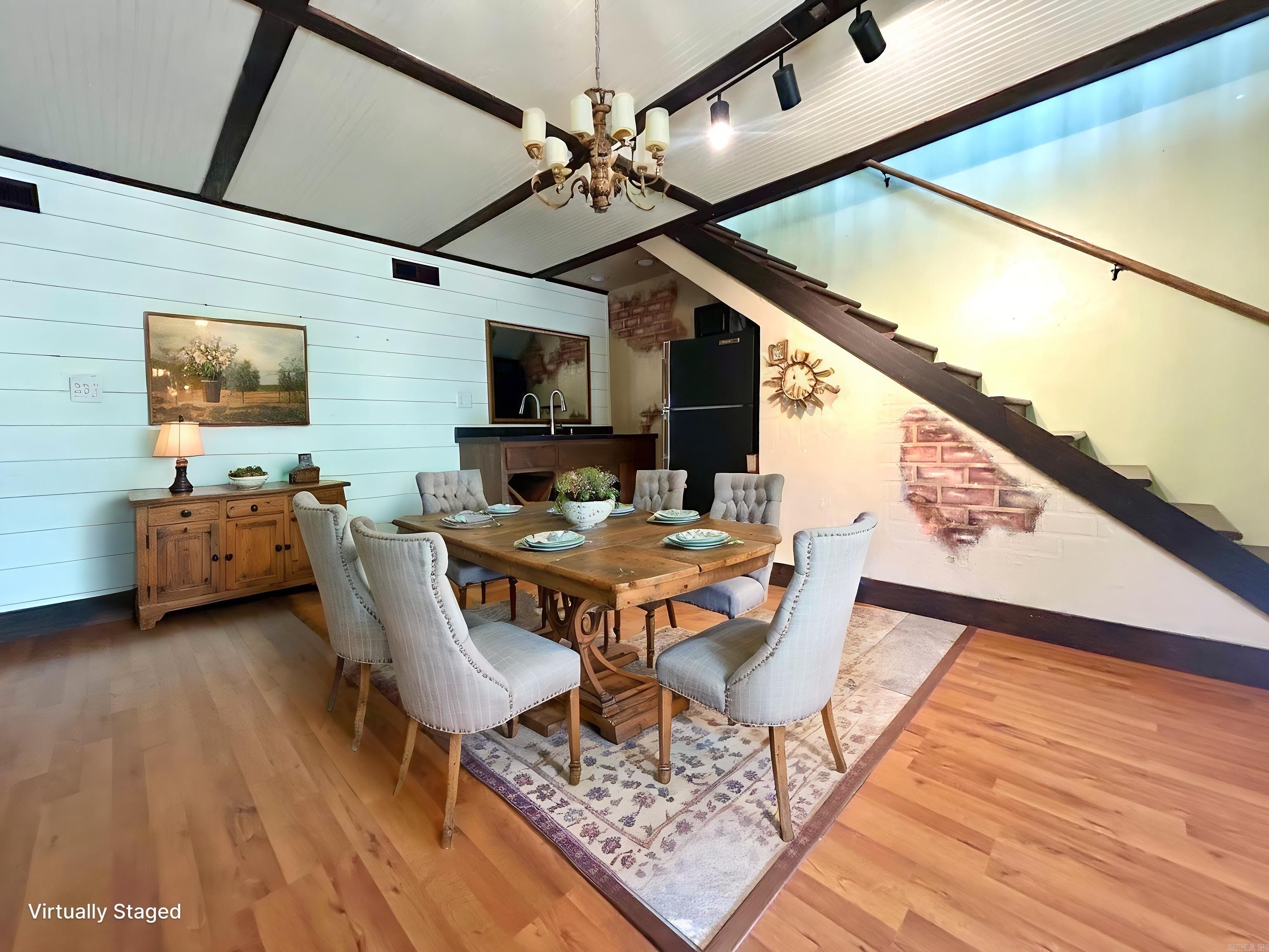 LAKE LAND EST - Residential