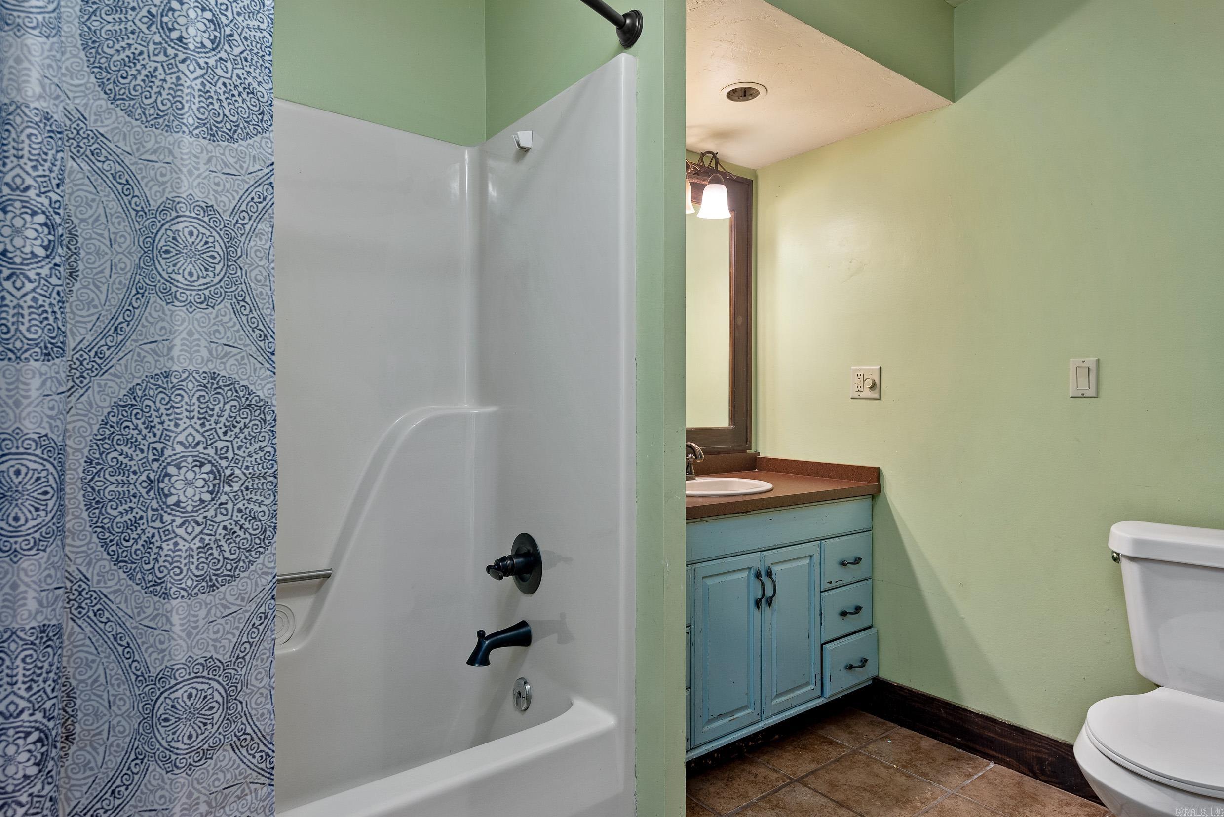 LAKE LAND EST - Residential