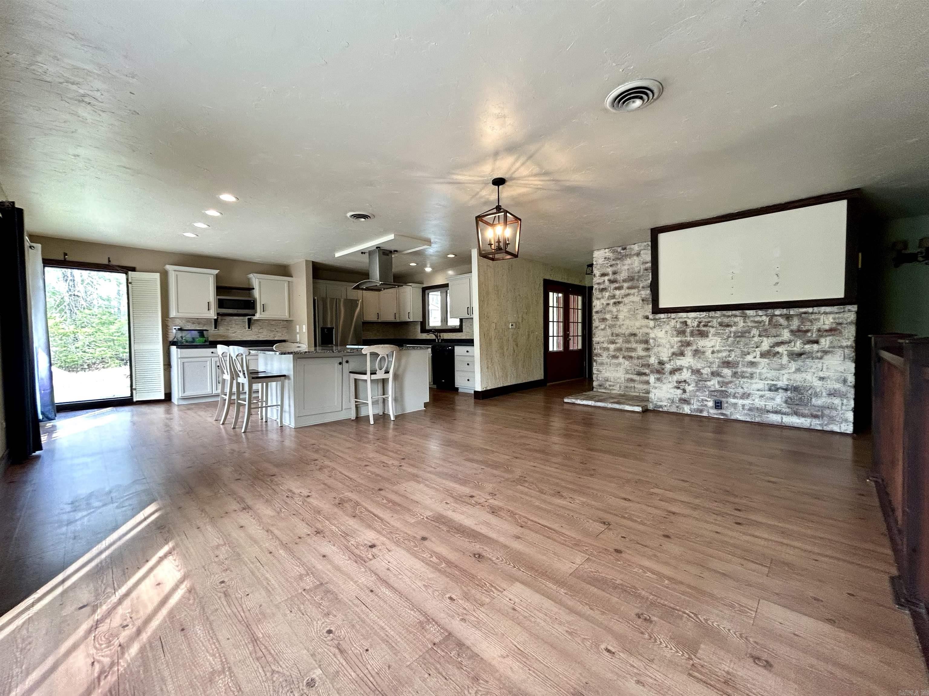 LAKE LAND EST - Residential