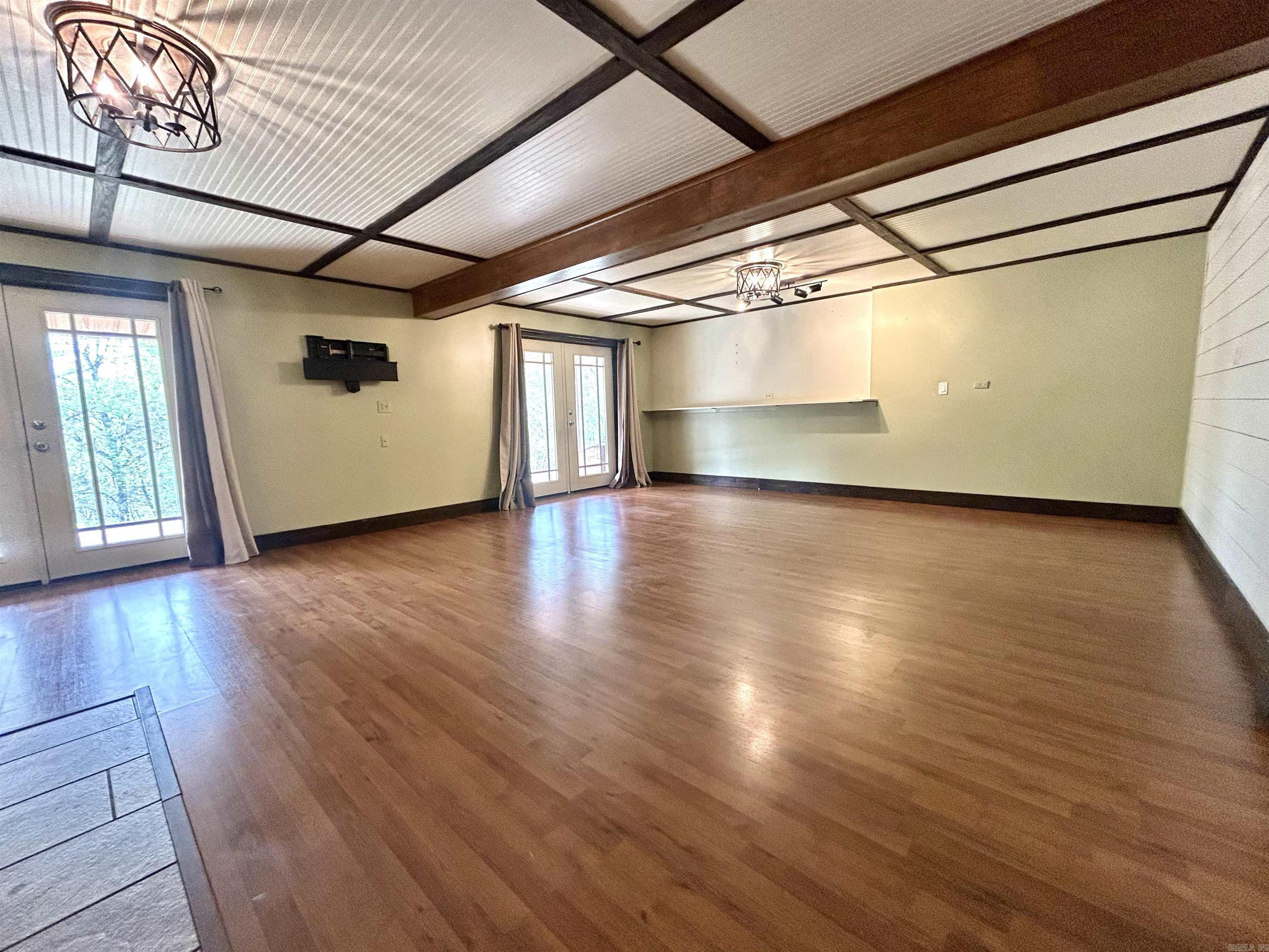 LAKE LAND EST - Residential