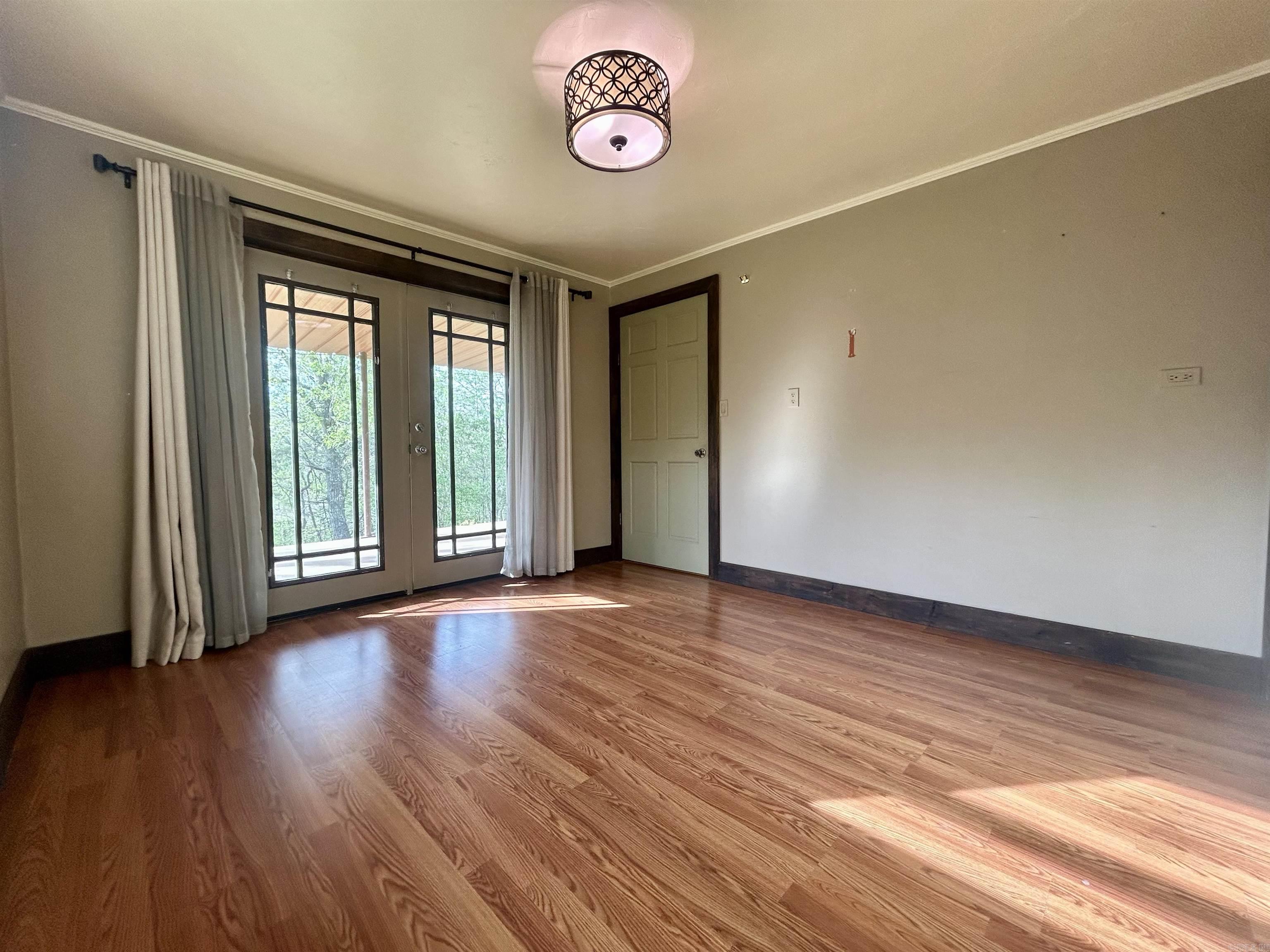 LAKE LAND EST - Residential