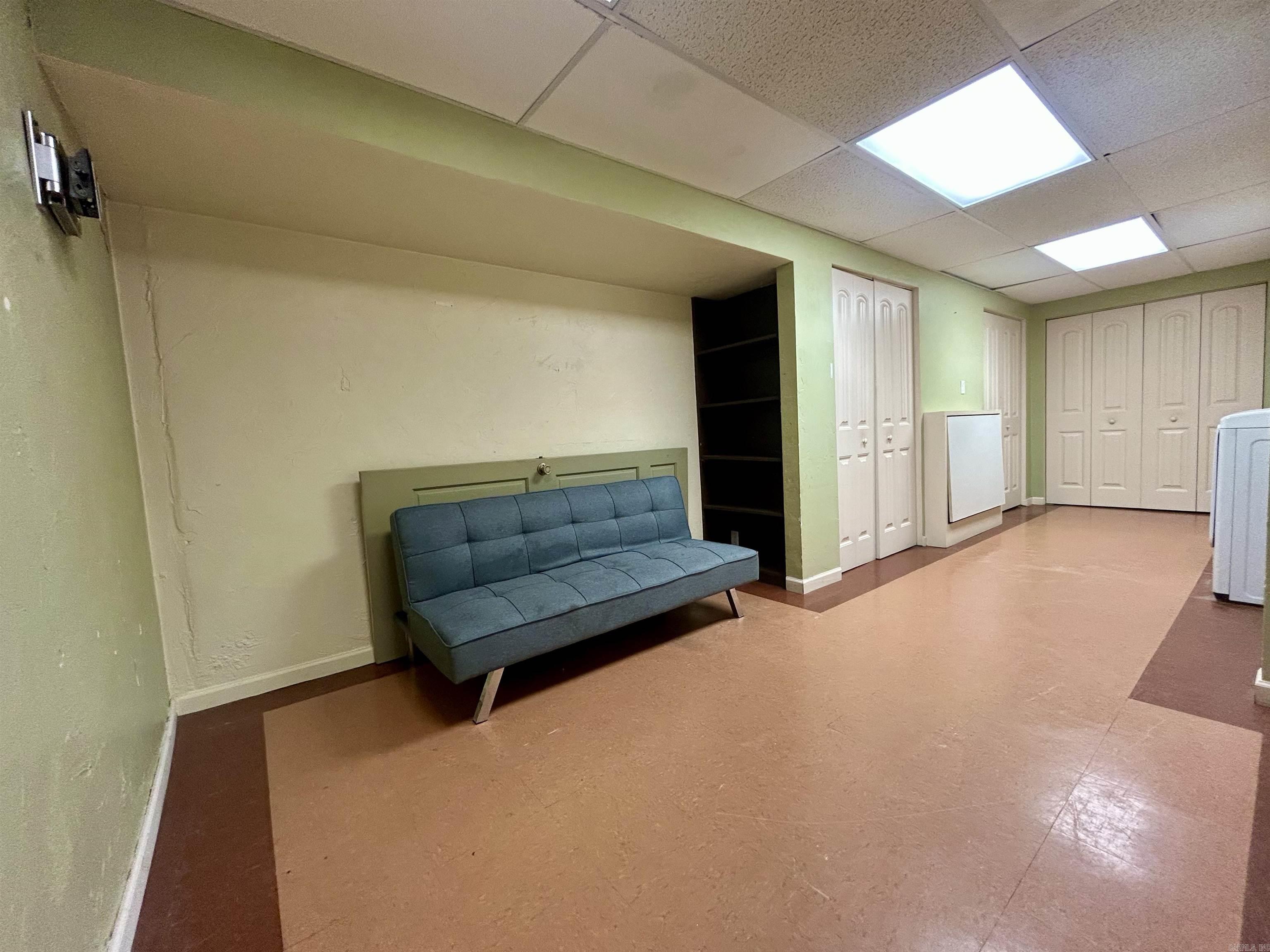 LAKE LAND EST - Residential