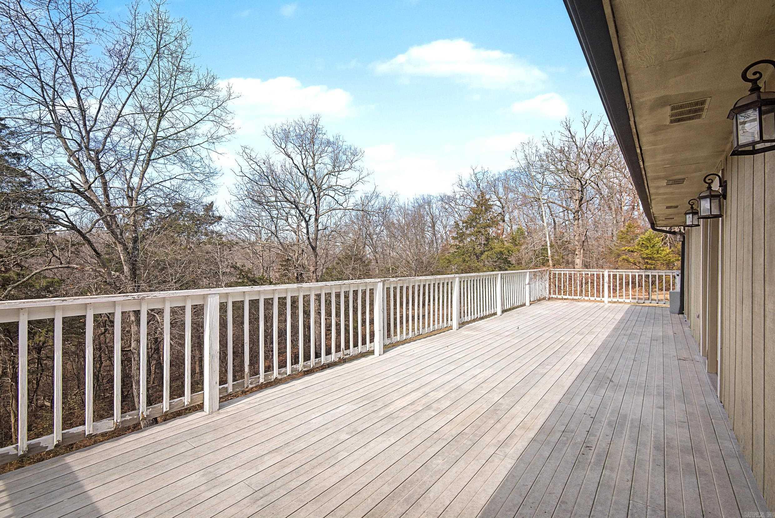 LAKE LAND EST - Residential