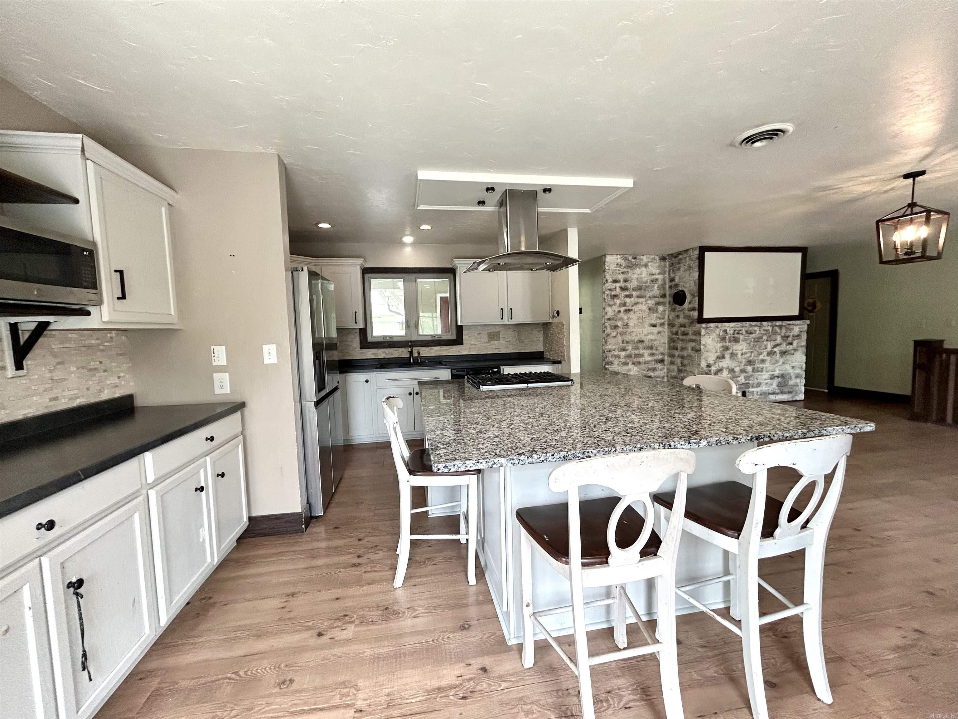 LAKE LAND EST - Residential